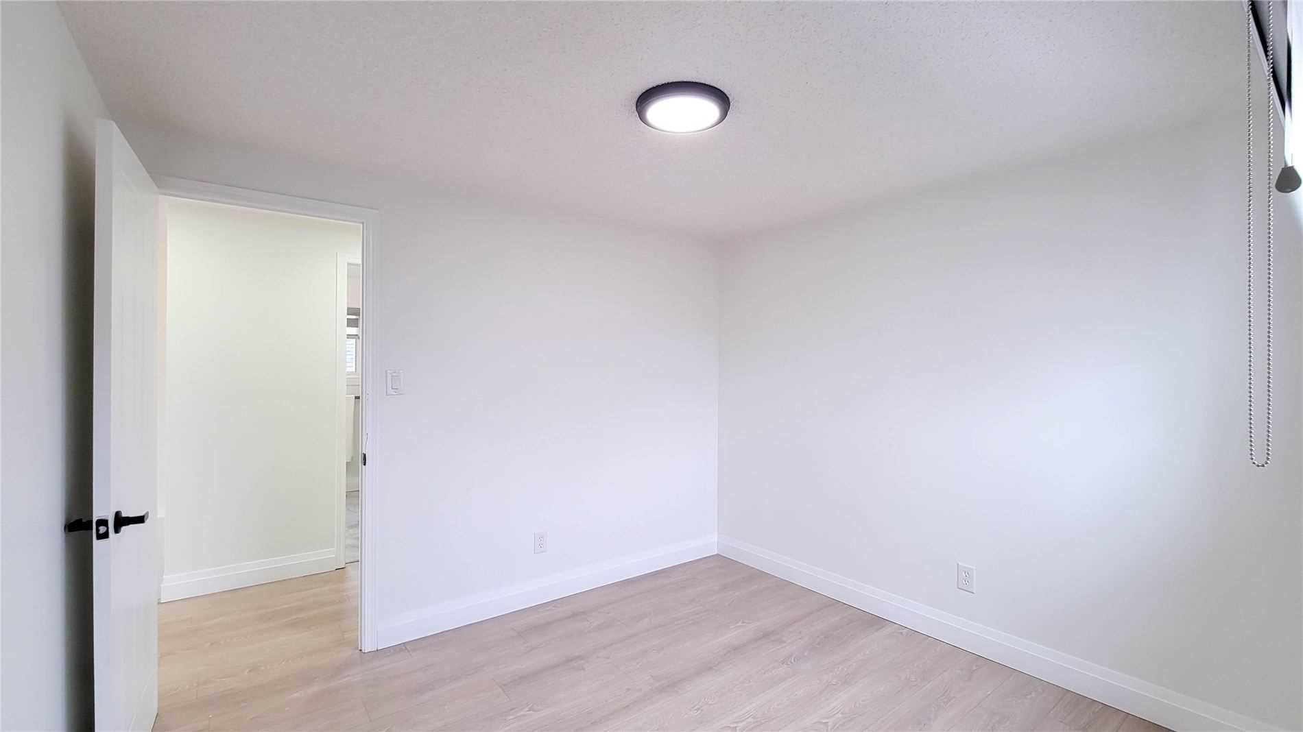 1657 Erindale Cres