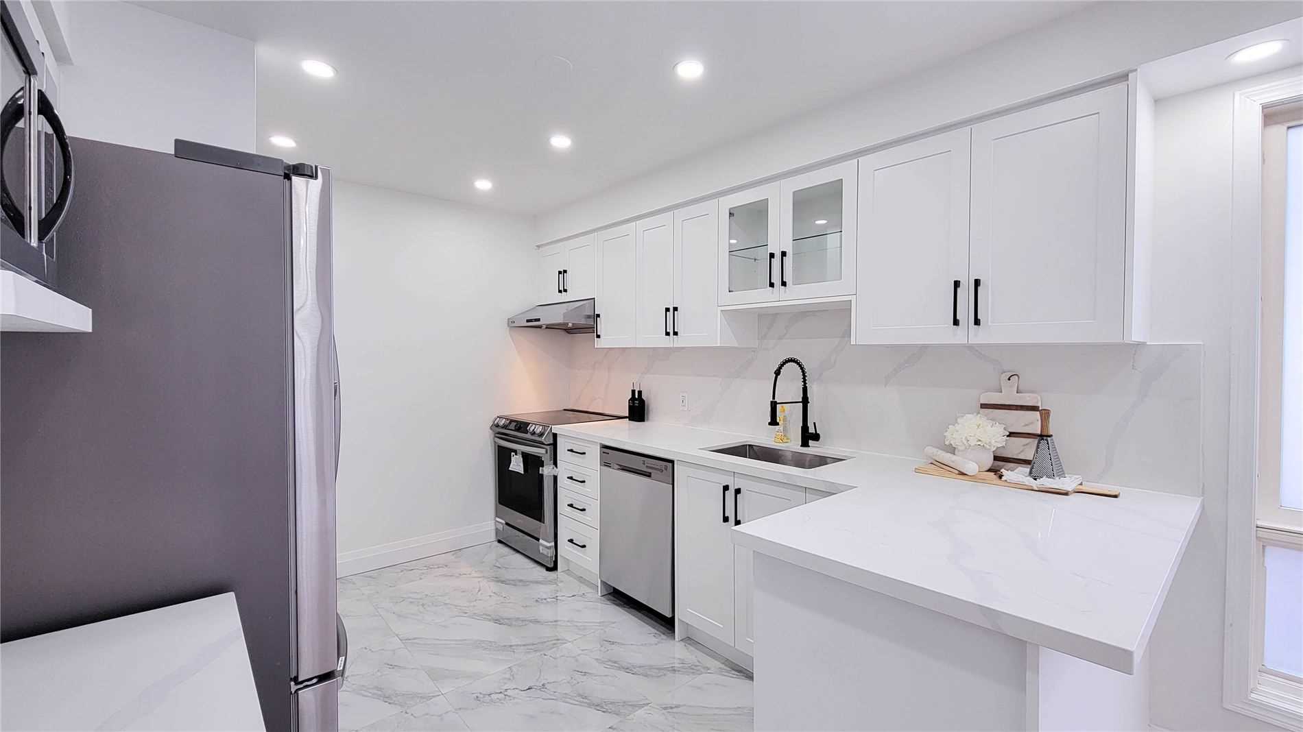 1657 Erindale Cres