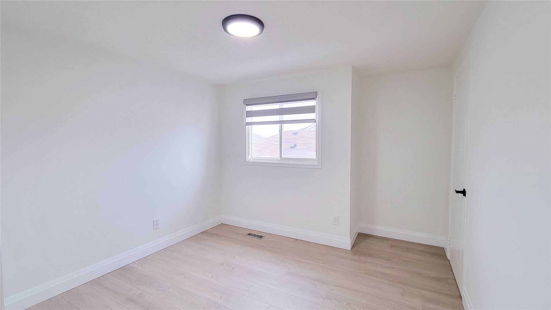 1657 Erindale Cres