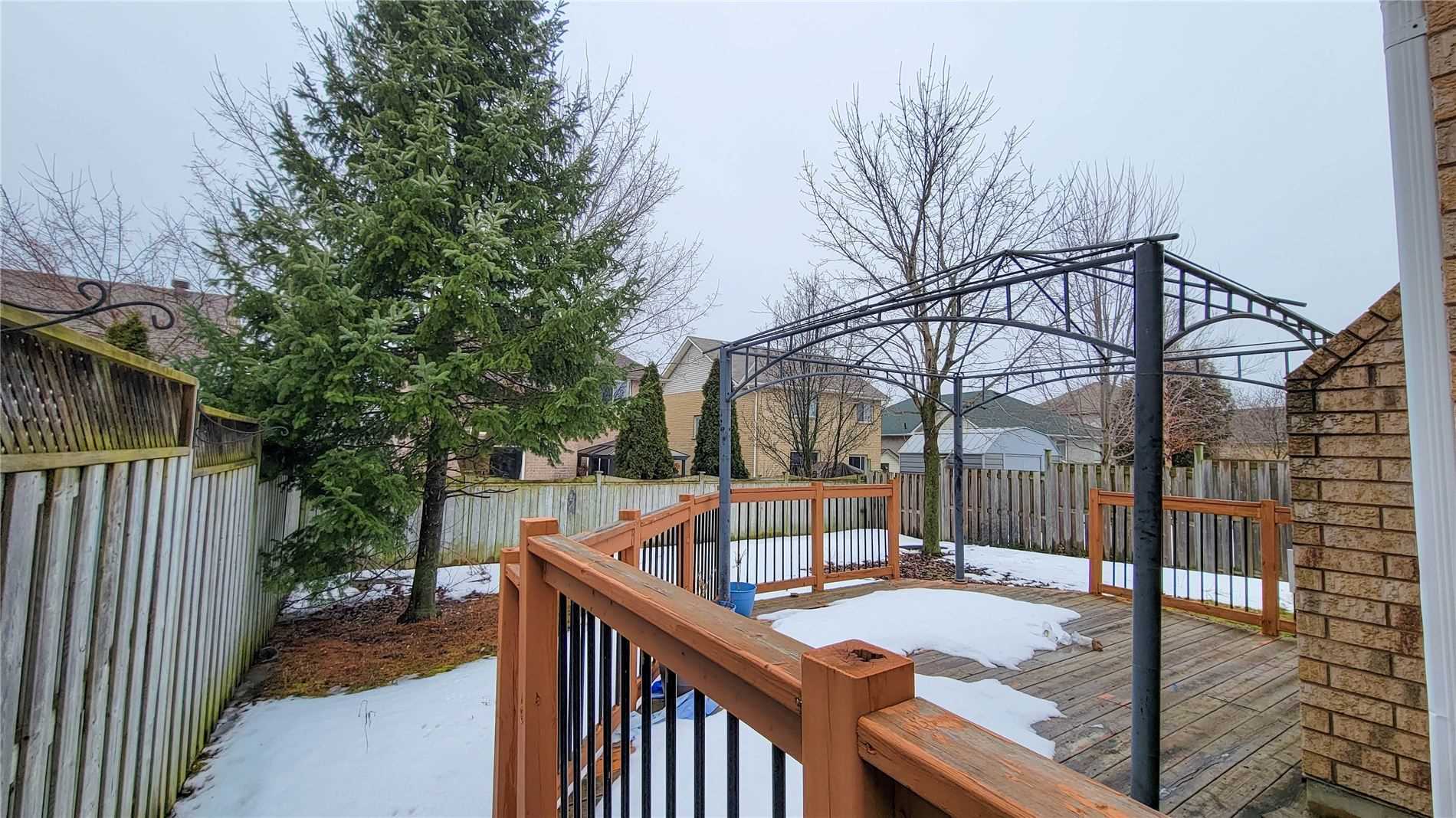 1657 Erindale Cres
