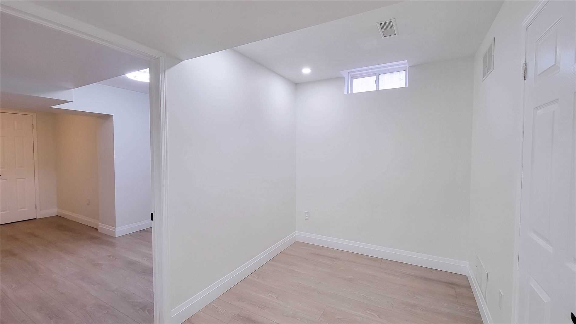 1657 Erindale Cres
