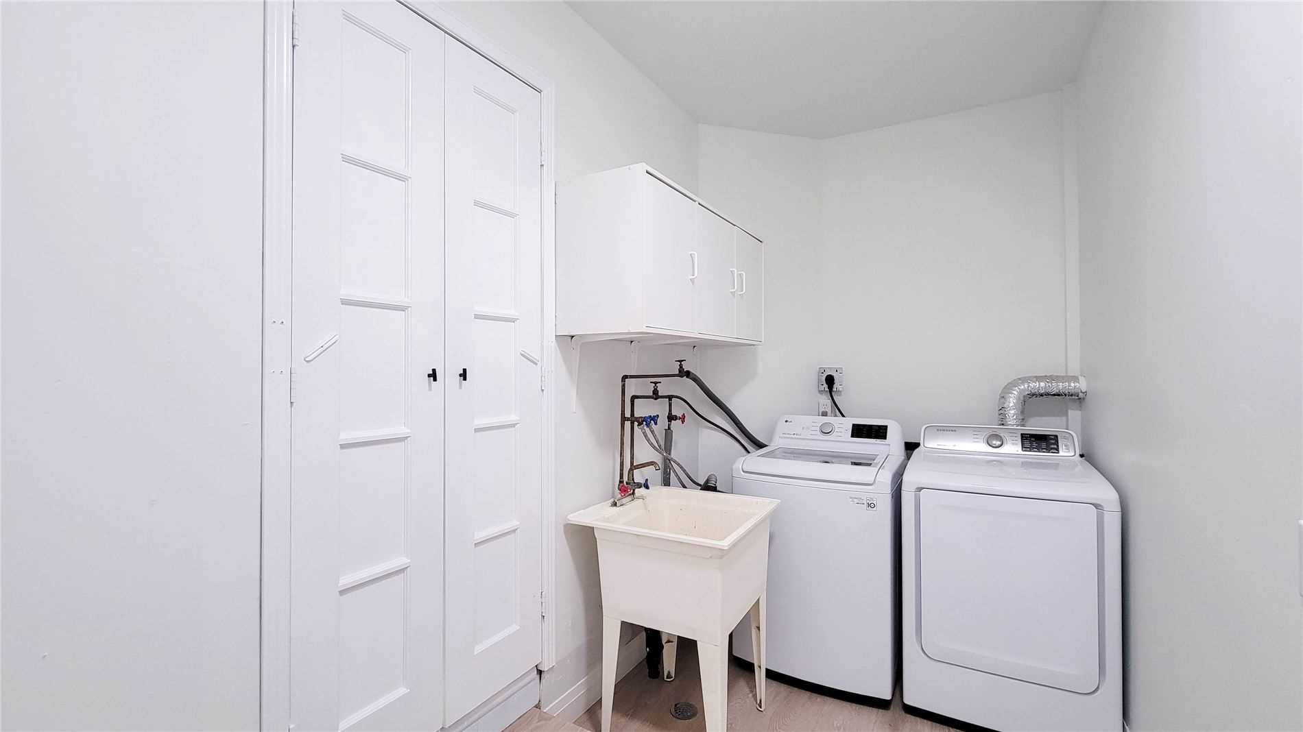 1657 Erindale Cres