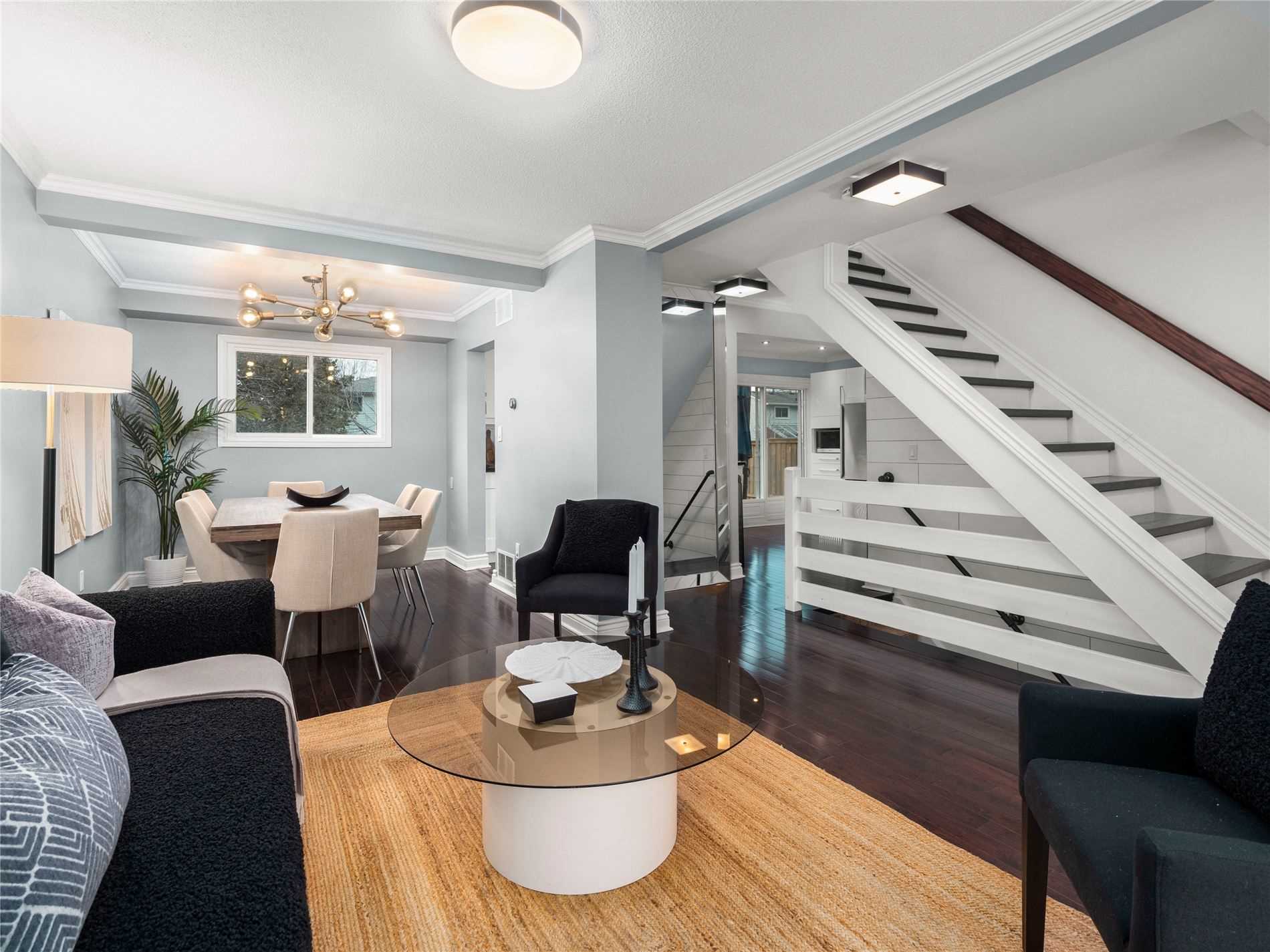 62 Swanston Cres