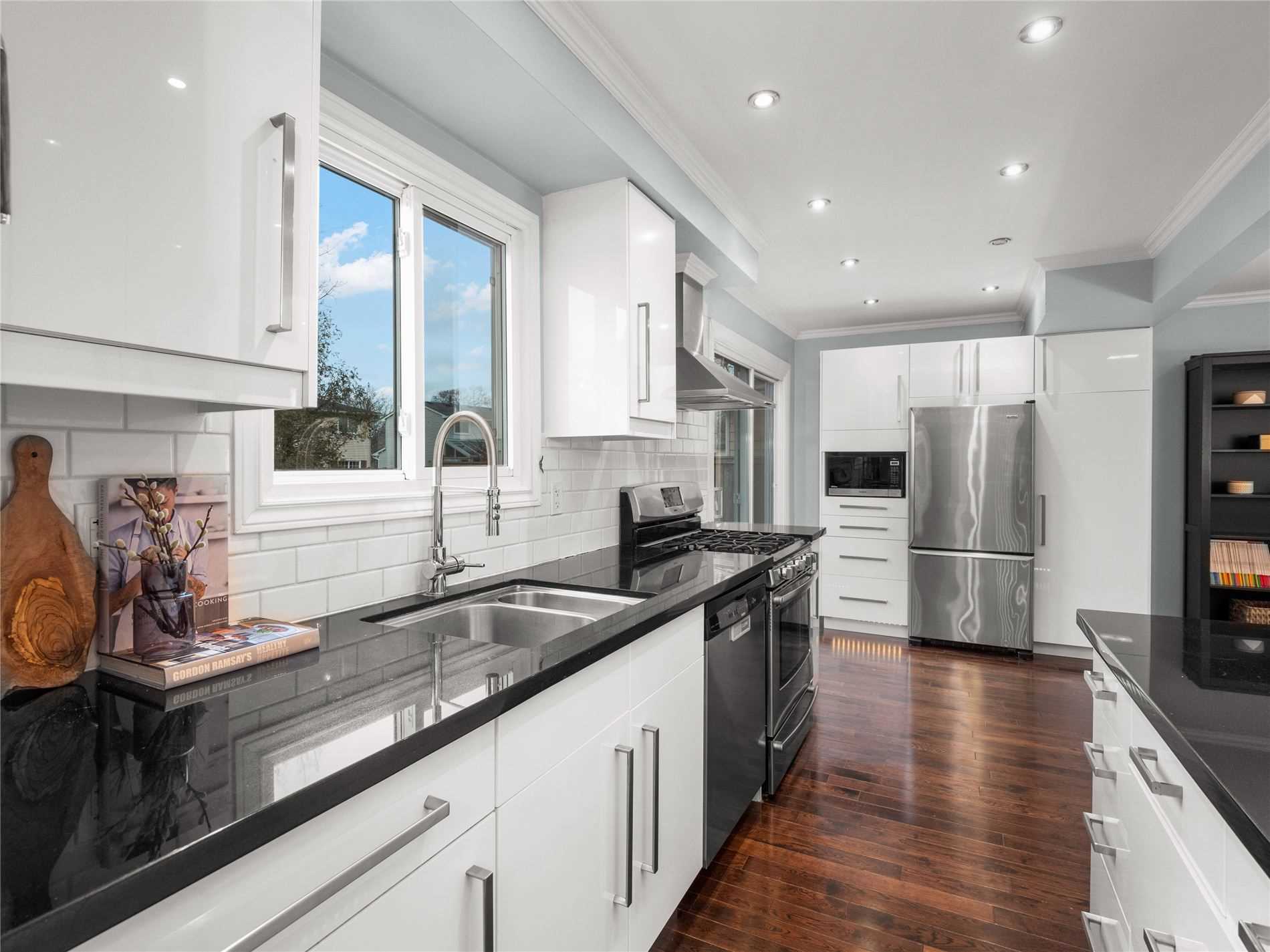 62 Swanston Cres