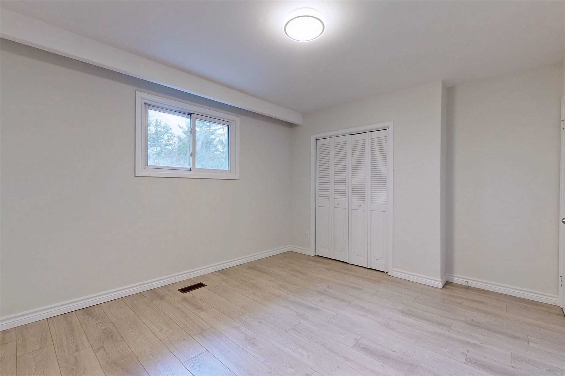 740 Meadowvale Rd
