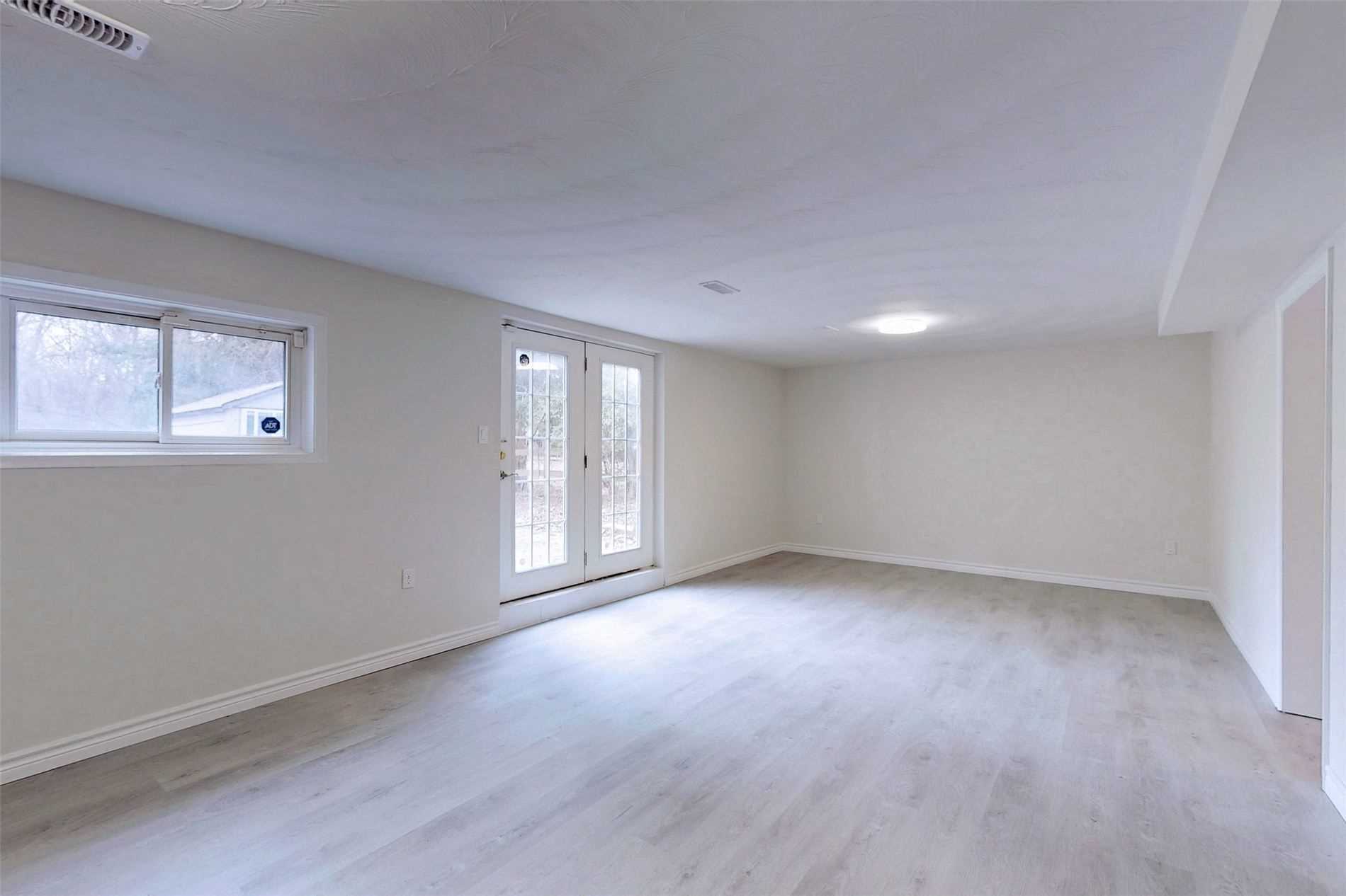 740 Meadowvale Rd