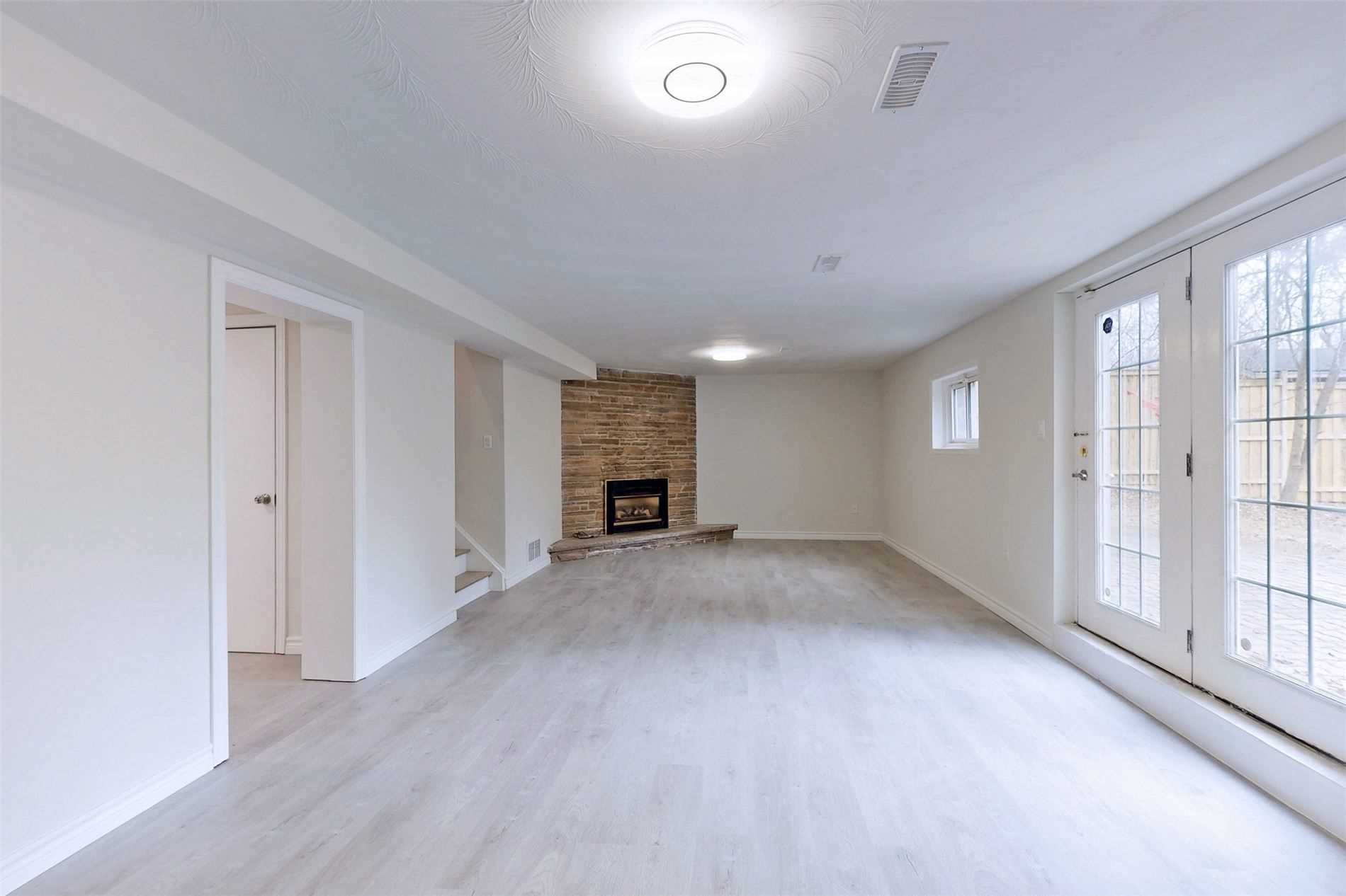740 Meadowvale Rd