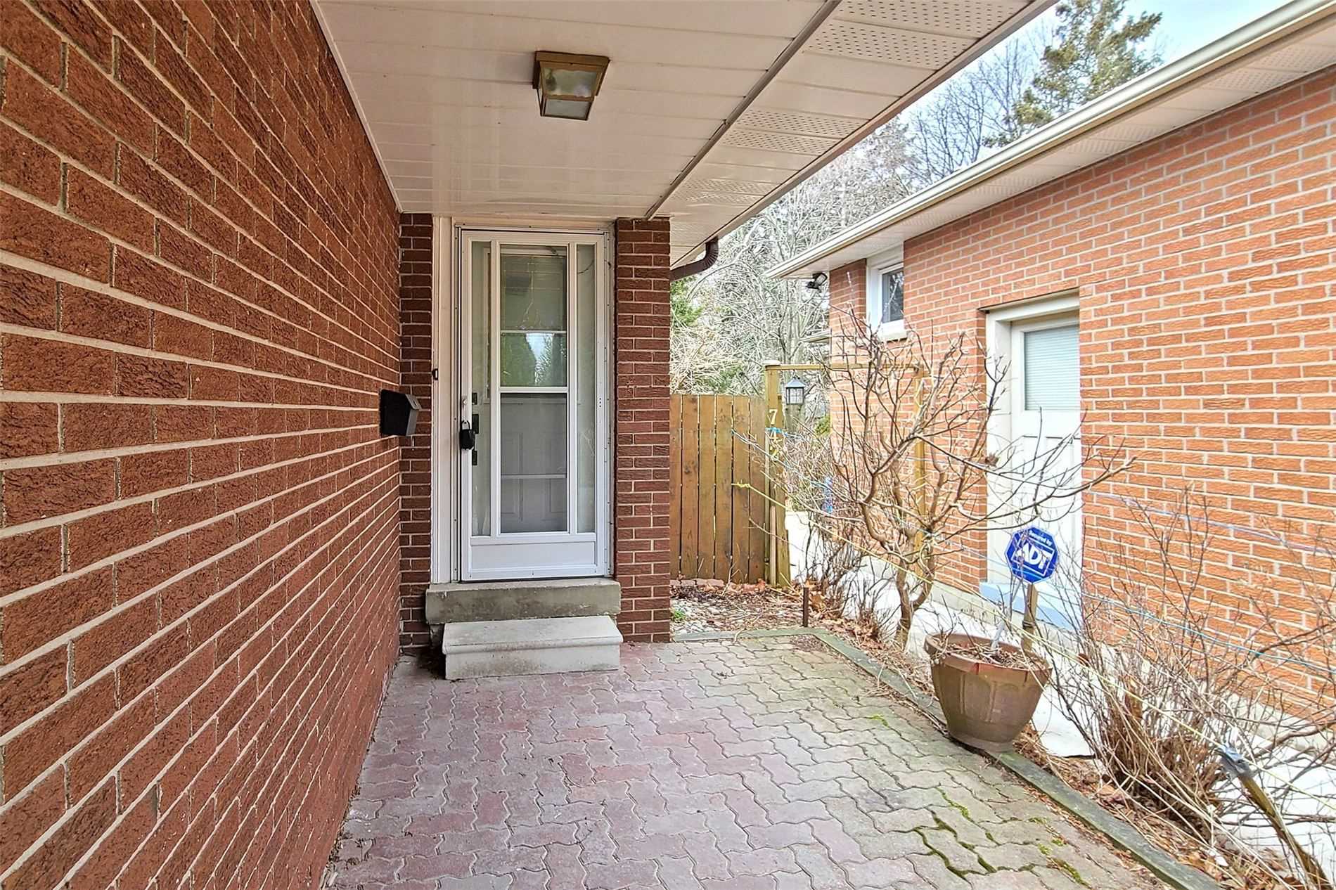 740 Meadowvale Rd