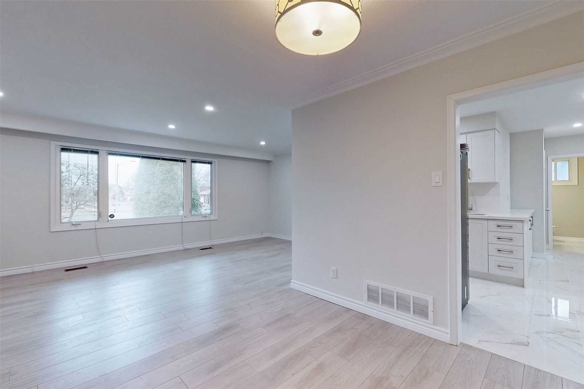 740 Meadowvale Rd