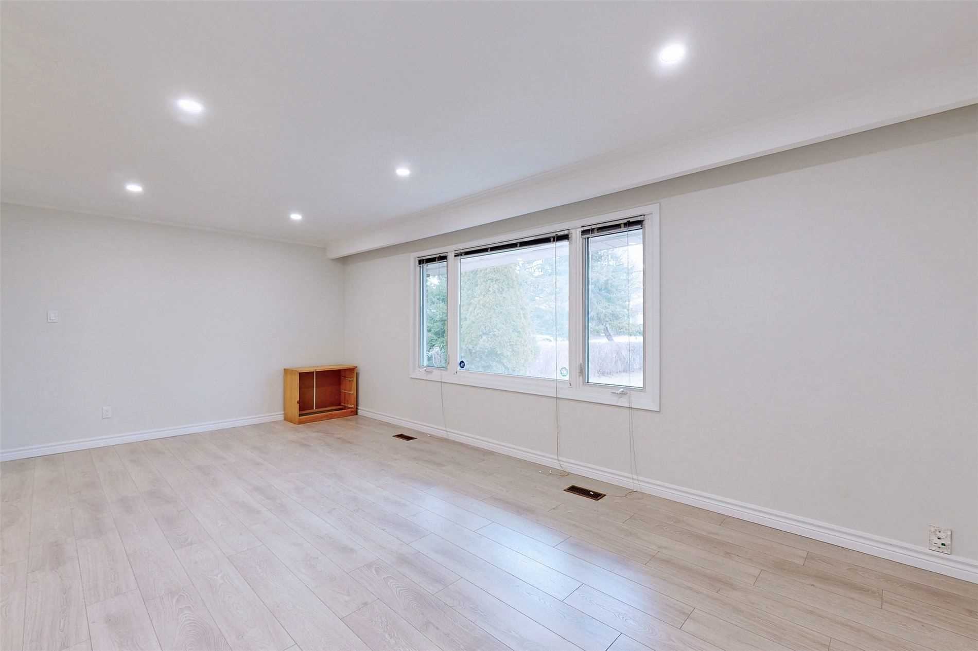 740 Meadowvale Rd