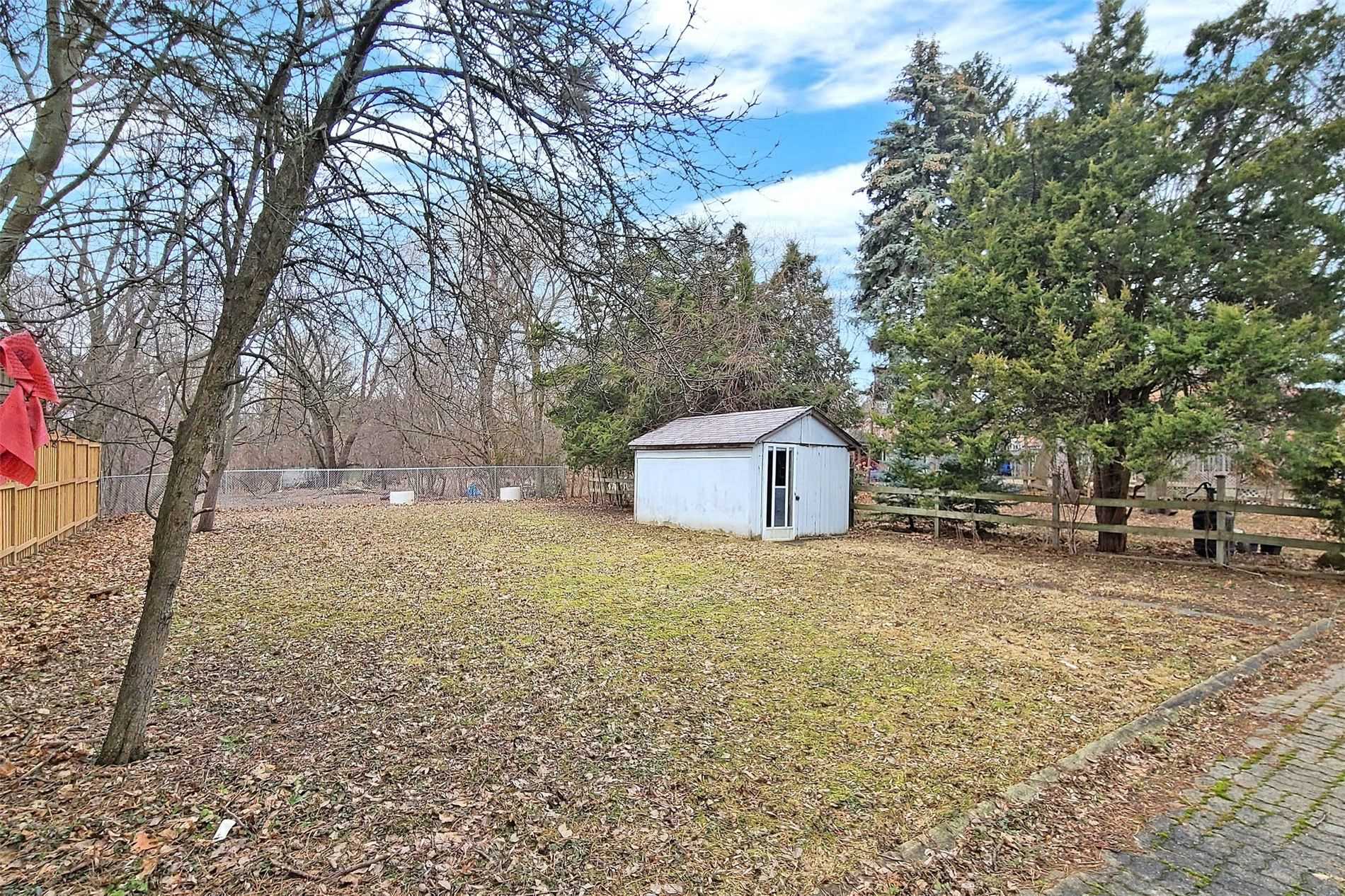 740 Meadowvale Rd