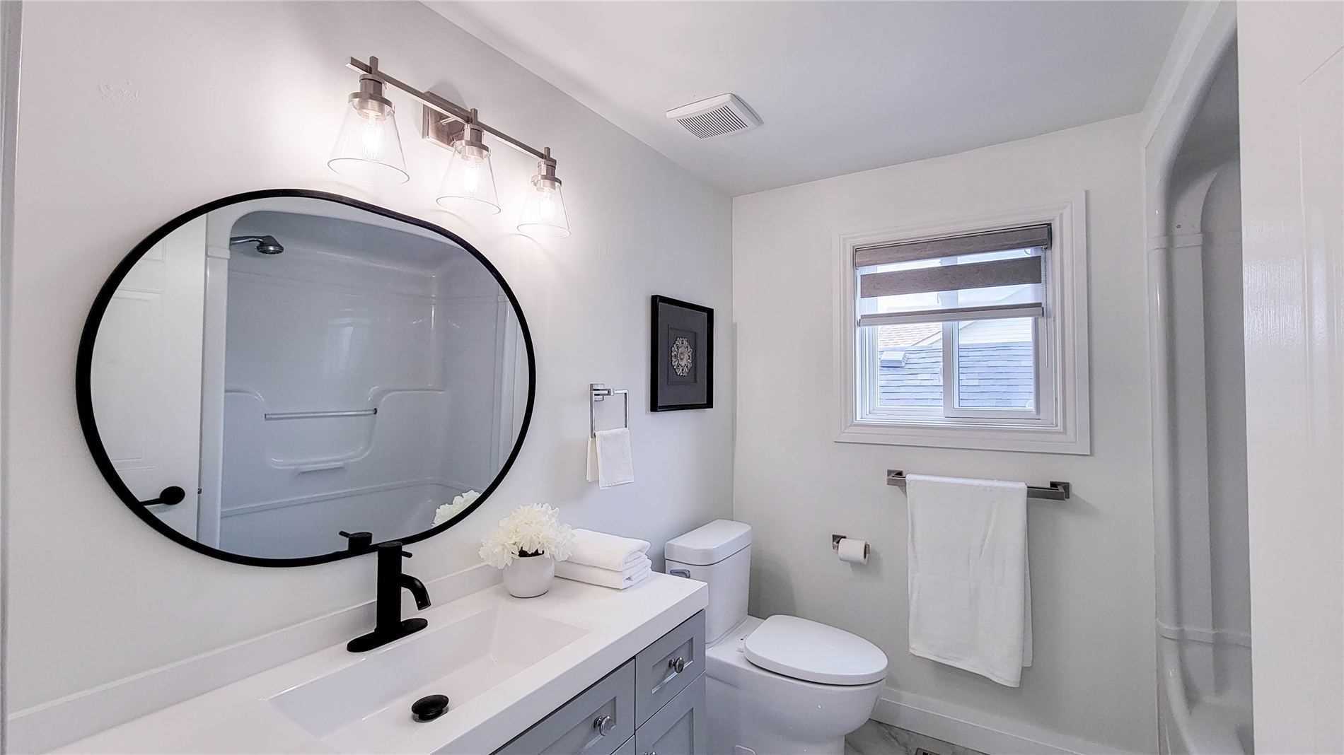 1657 Erindale Cres