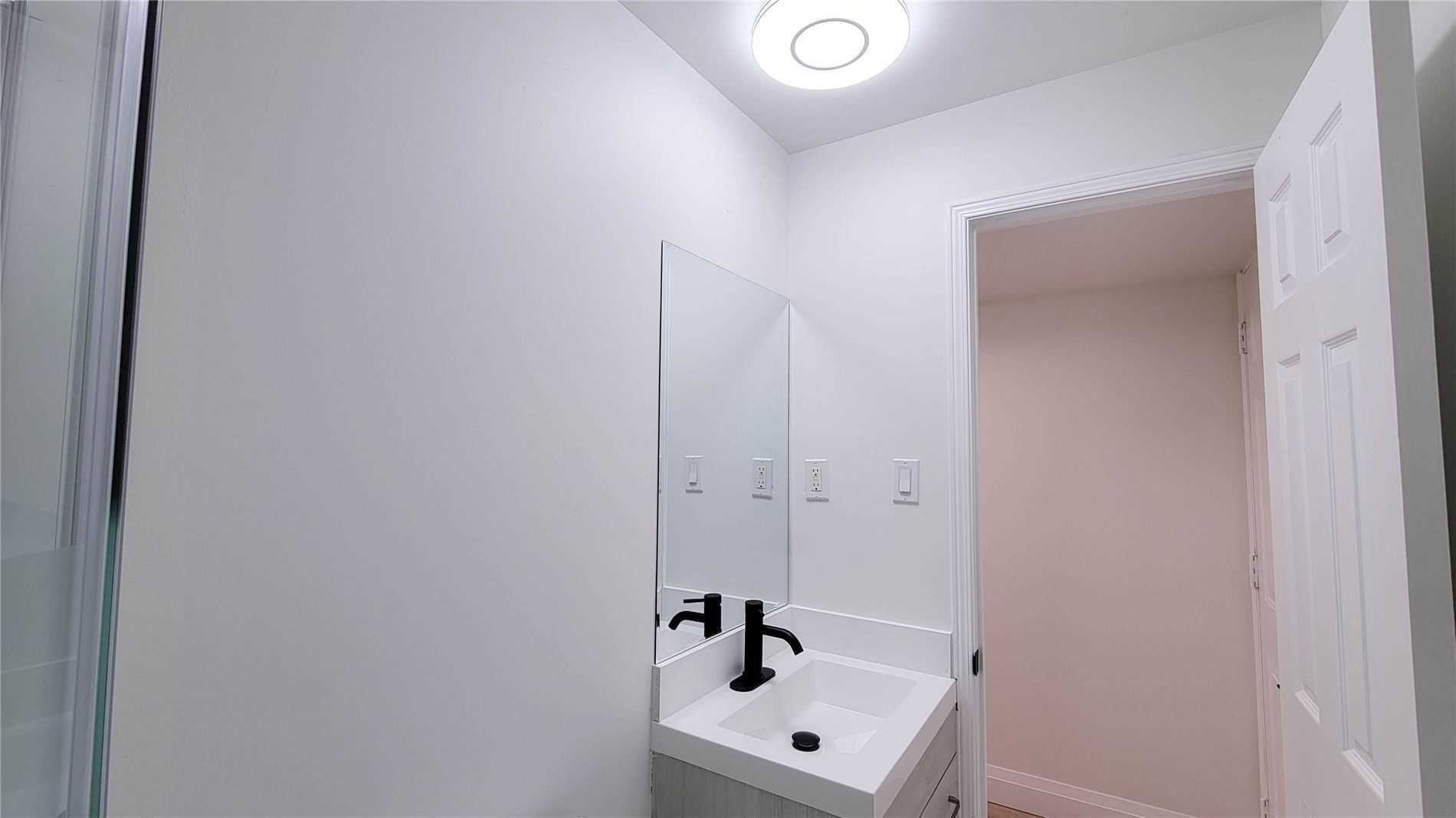 1657 Erindale Cres