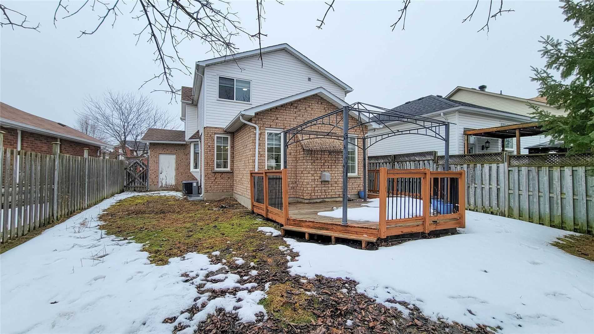 1657 Erindale Cres