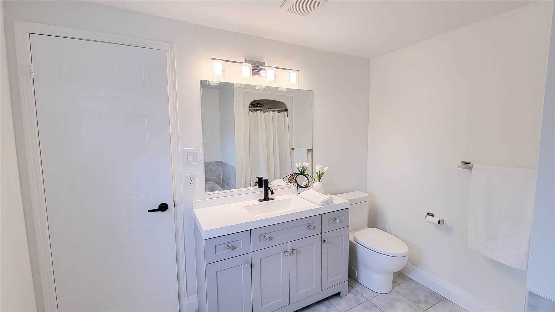 1657 Erindale Cres