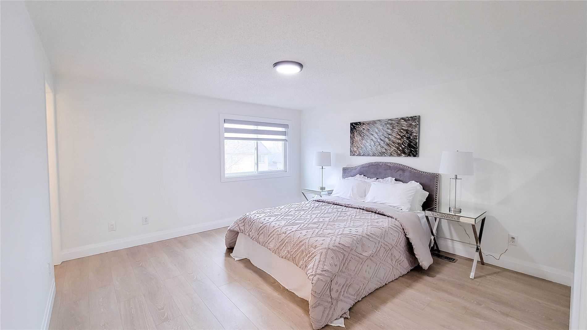 1657 Erindale Cres