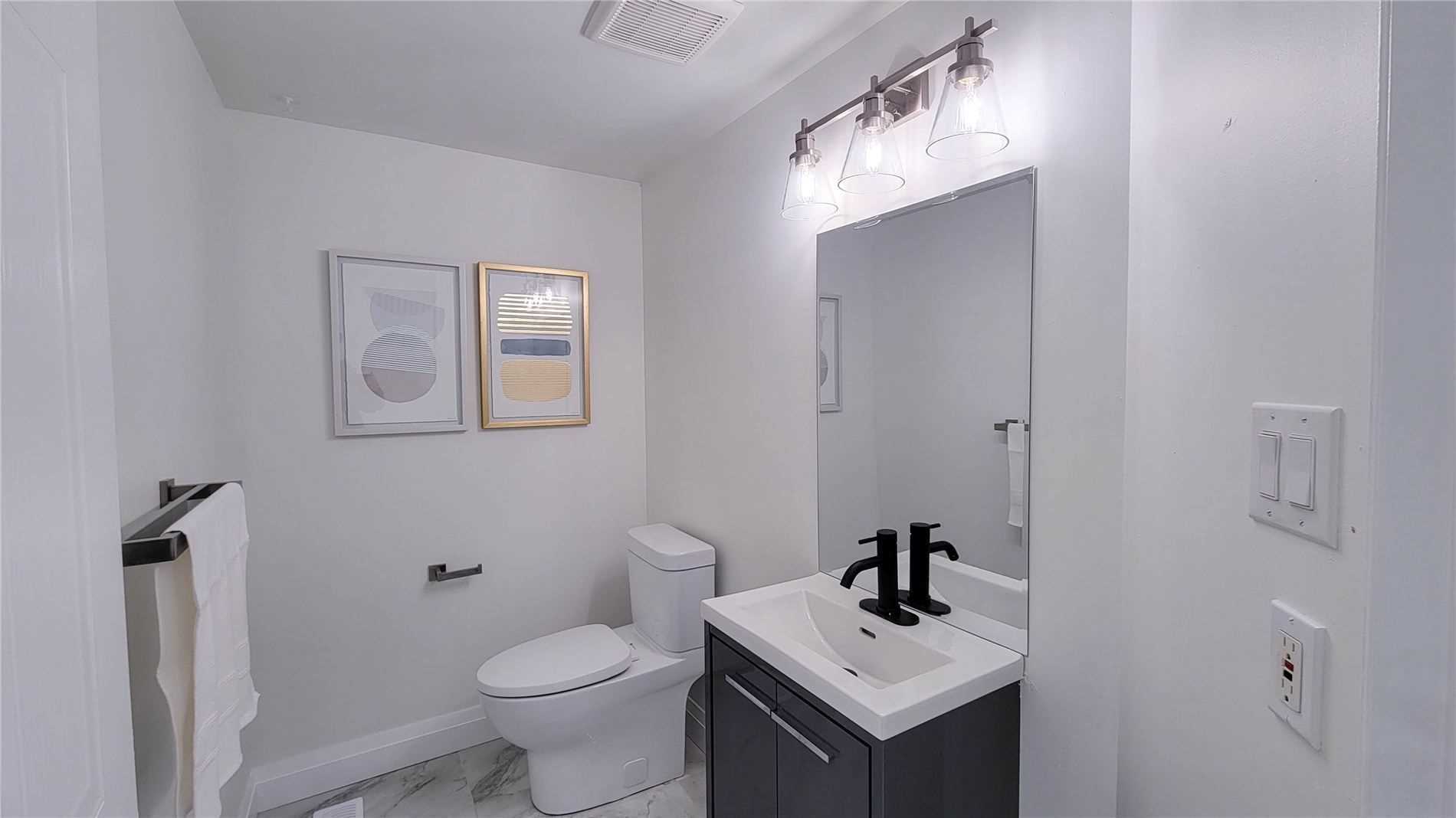 1657 Erindale Cres