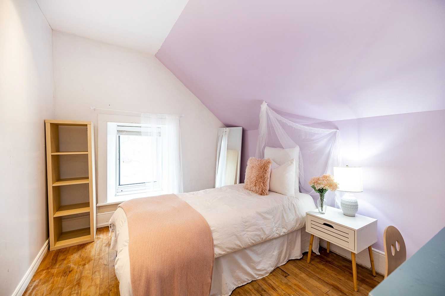 2319 Wildwood Cres