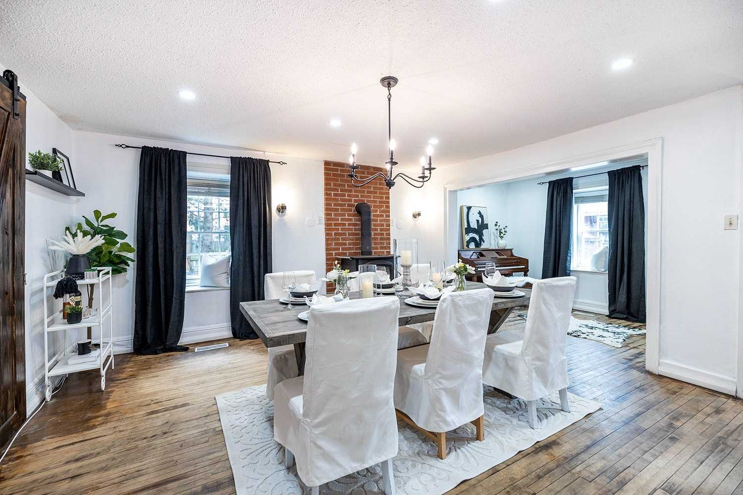2319 Wildwood Cres