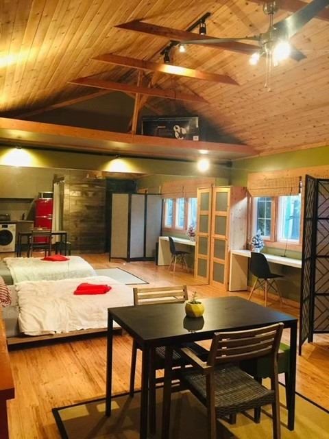 2319 Wildwood Cres