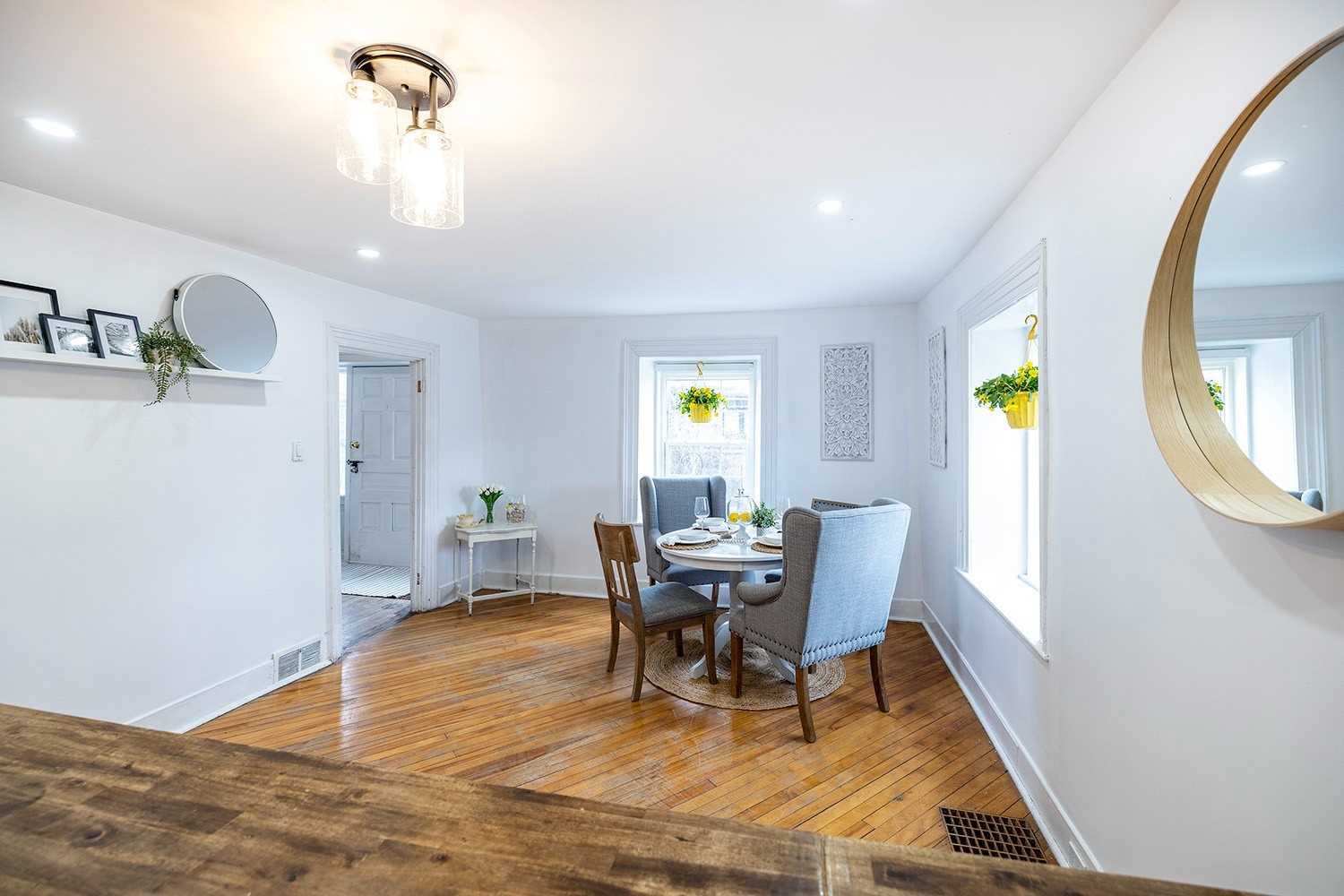 2319 Wildwood Cres