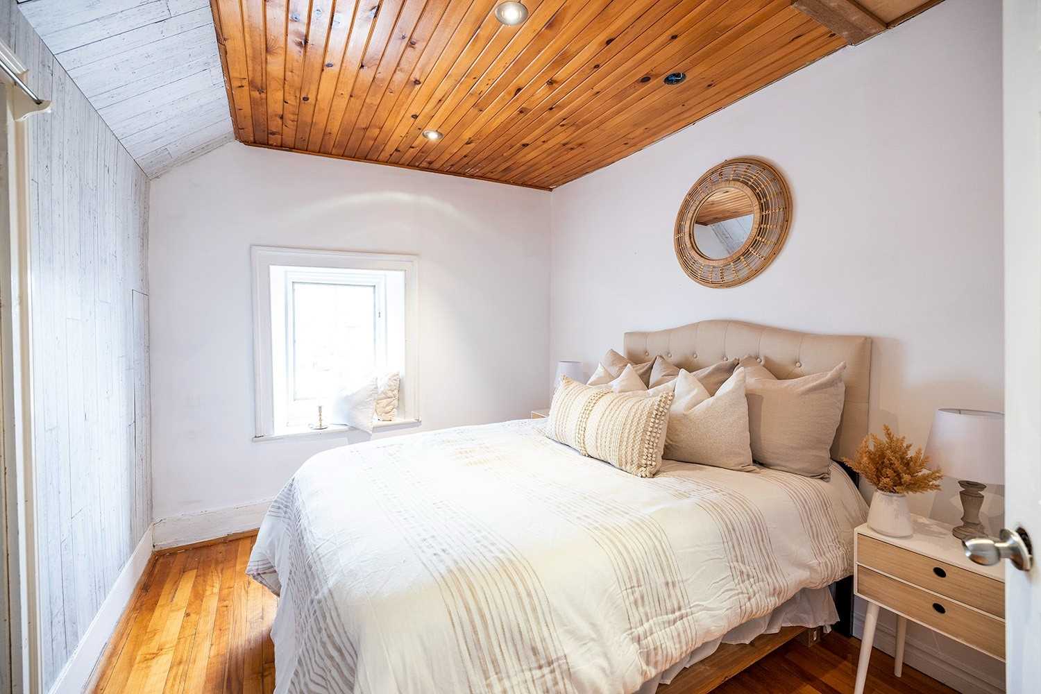 2319 Wildwood Cres
