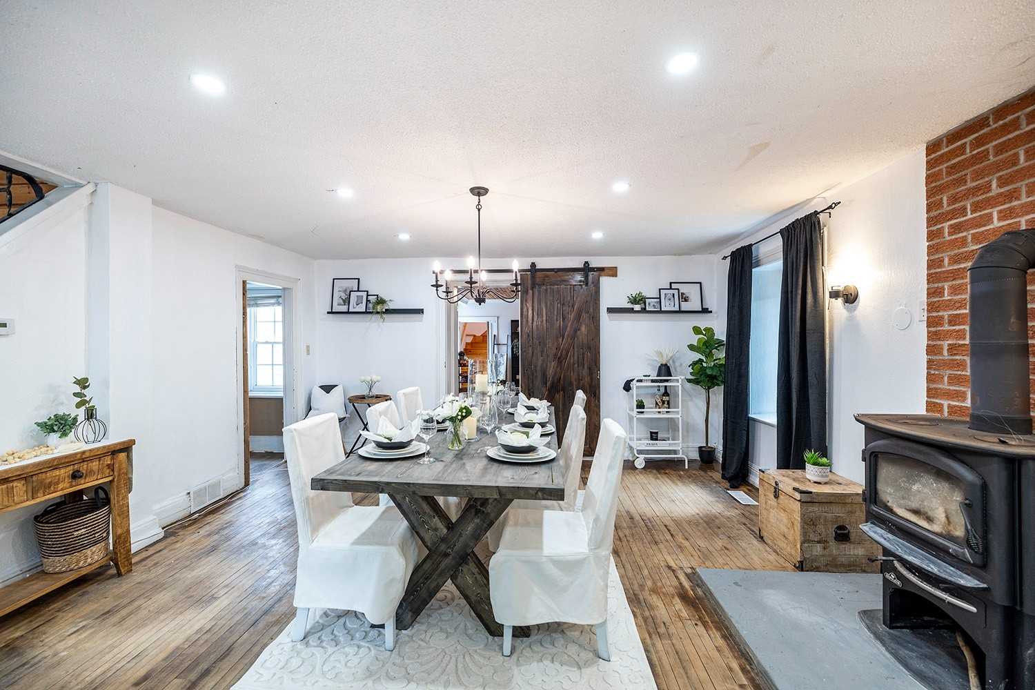 2319 Wildwood Cres