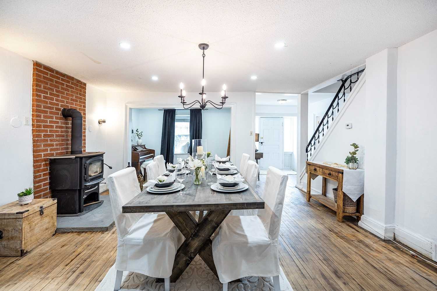 2319 Wildwood Cres