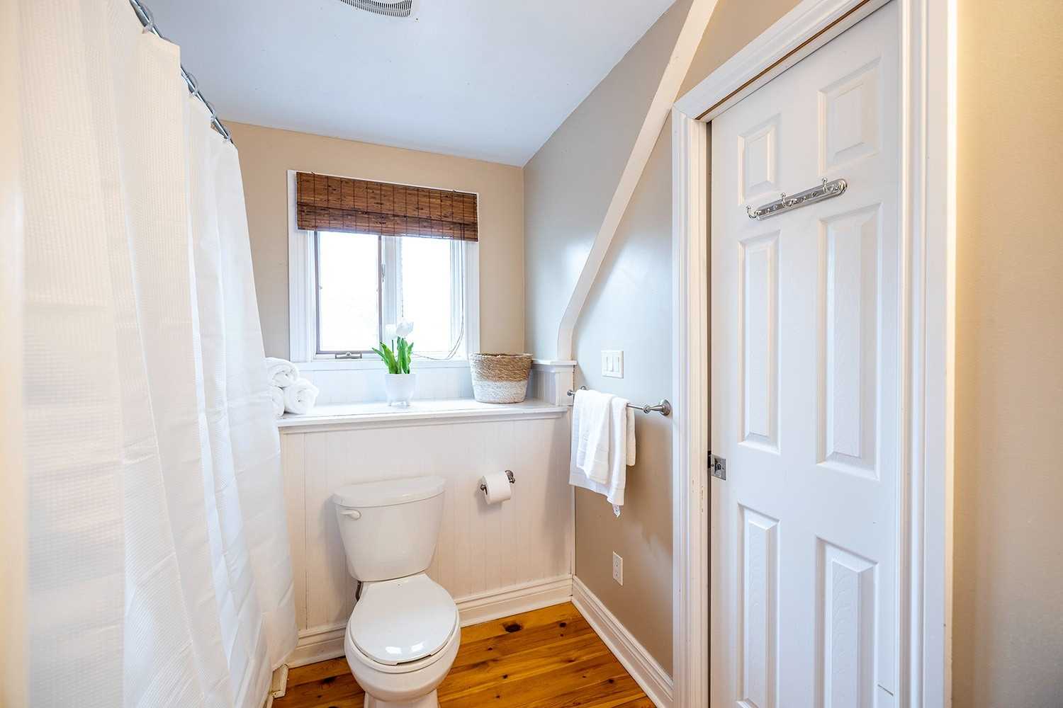 2319 Wildwood Cres