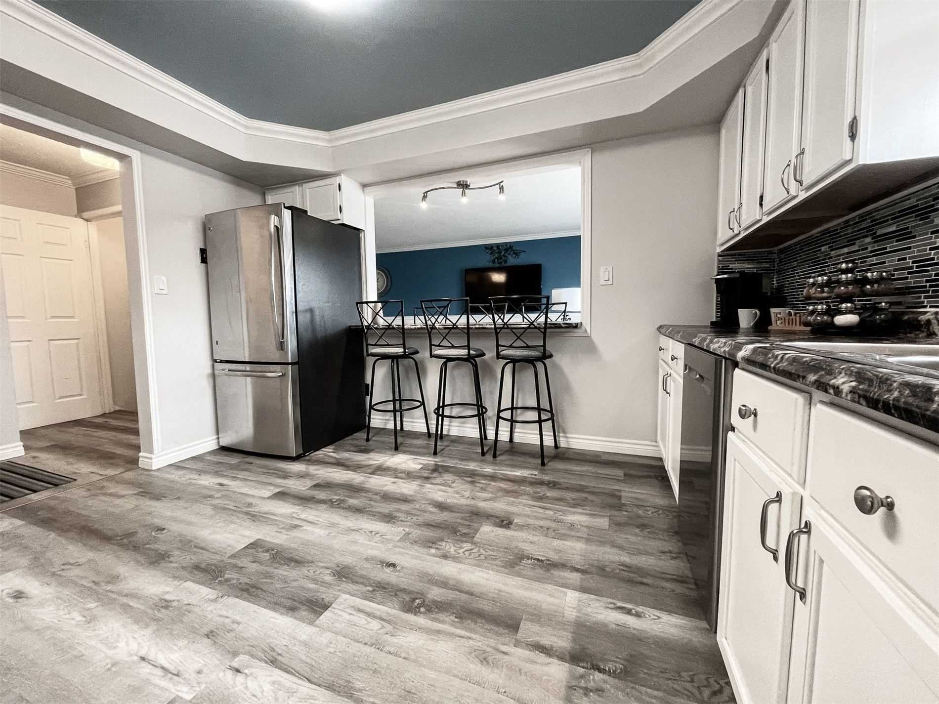 1331 Mary St N, #6