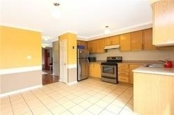 160 Bayly St W