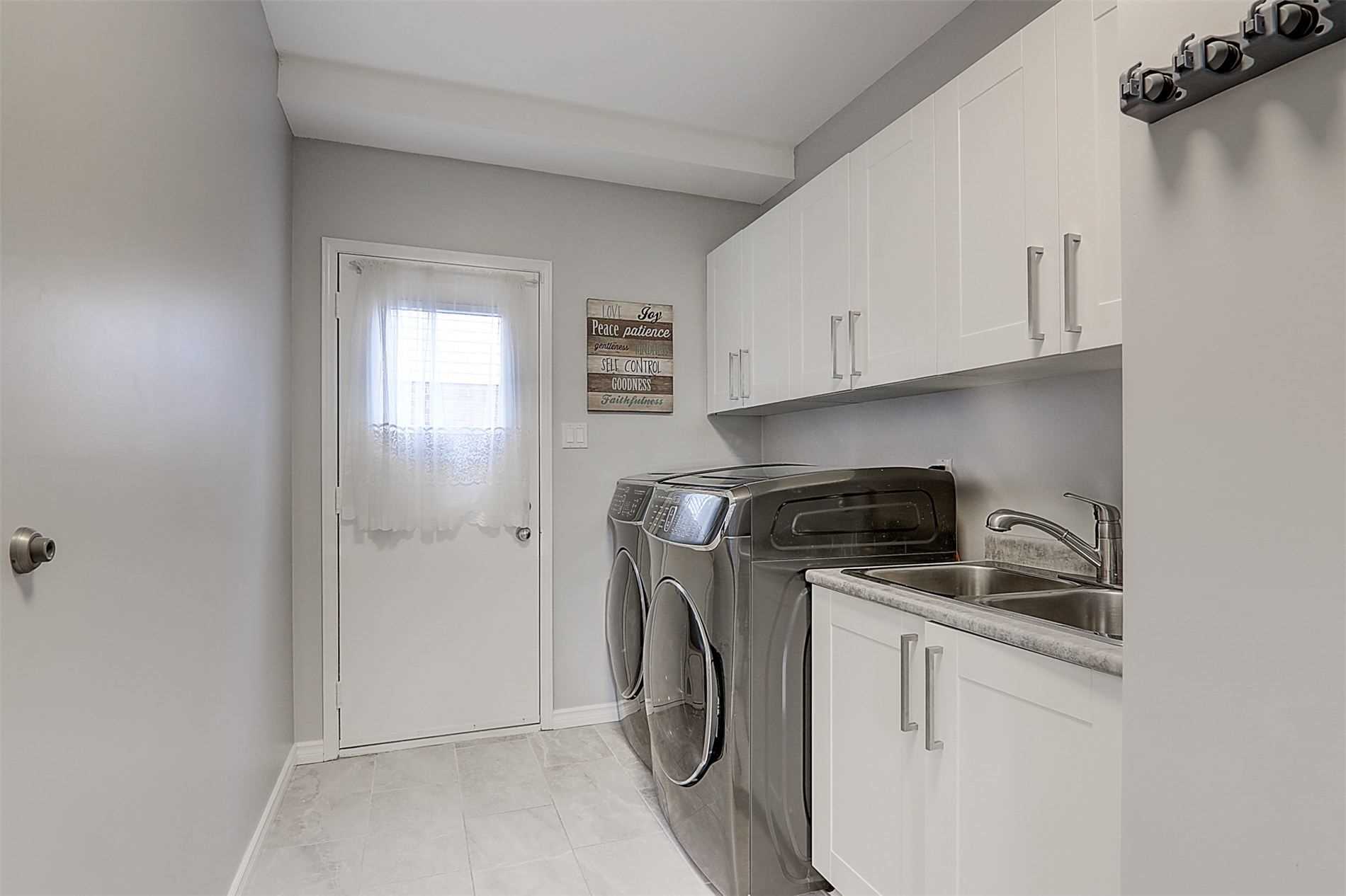 110 Glenabbey Dr