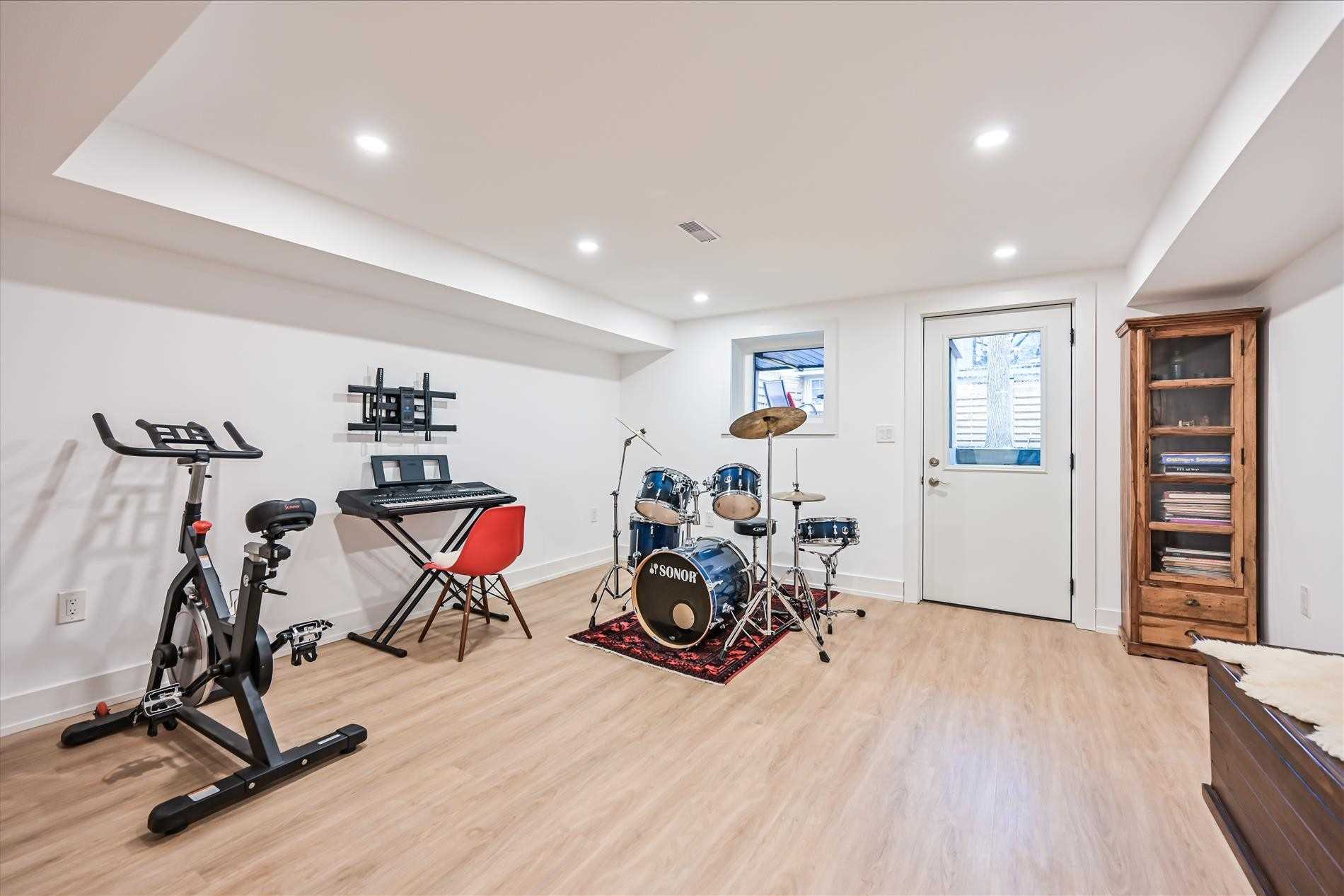 77 Wiley Ave