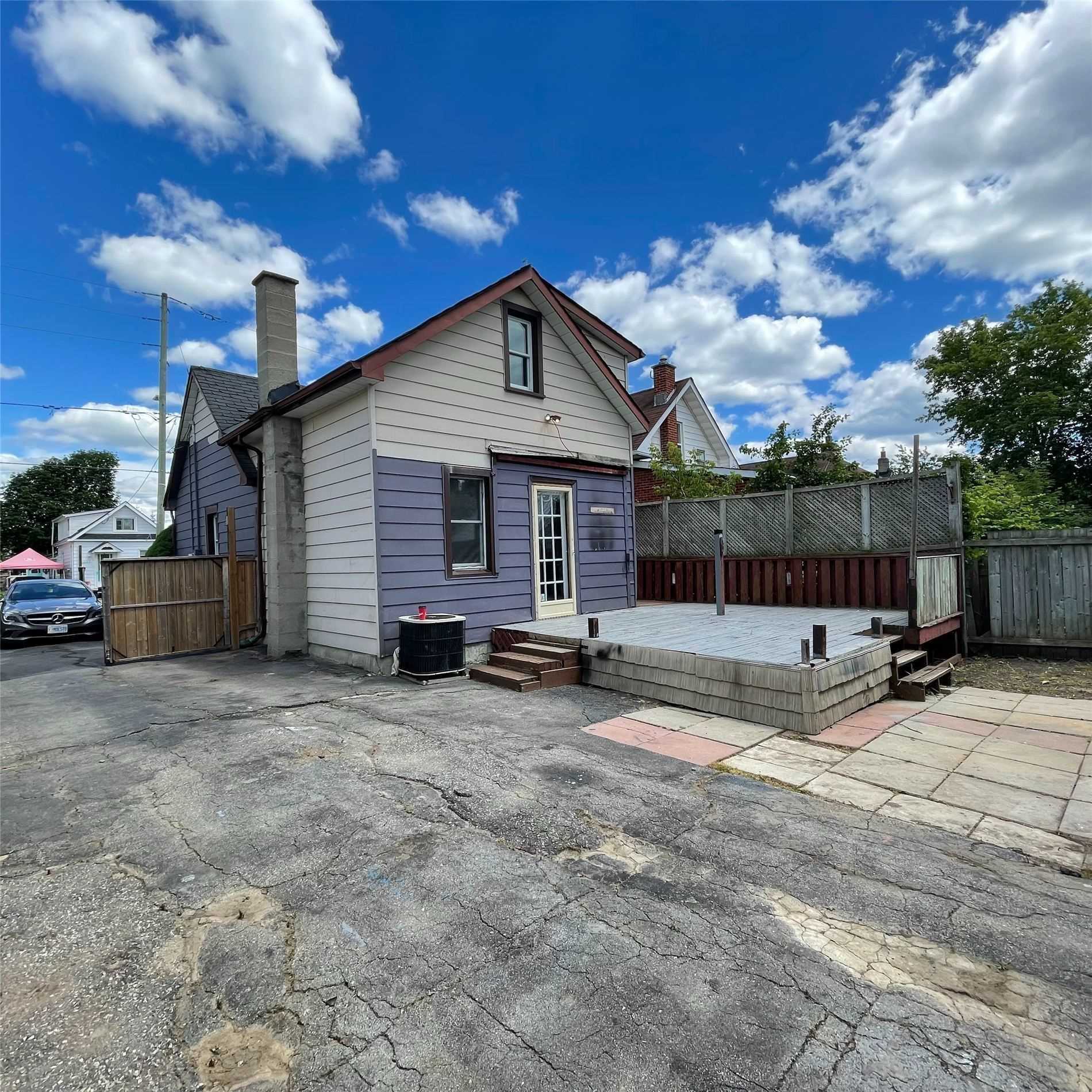 324 French St