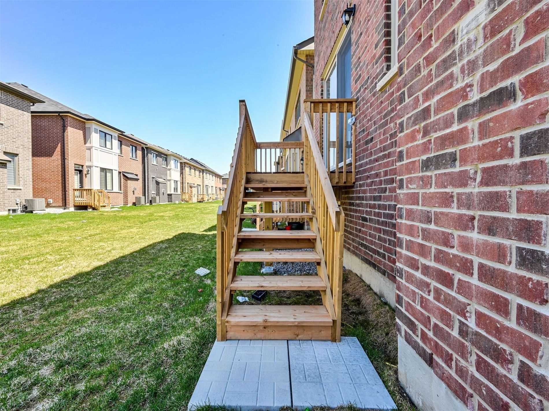 20 Lockyer Dr