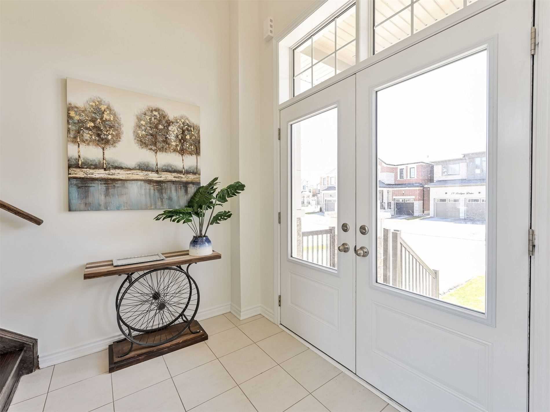 20 Lockyer Dr