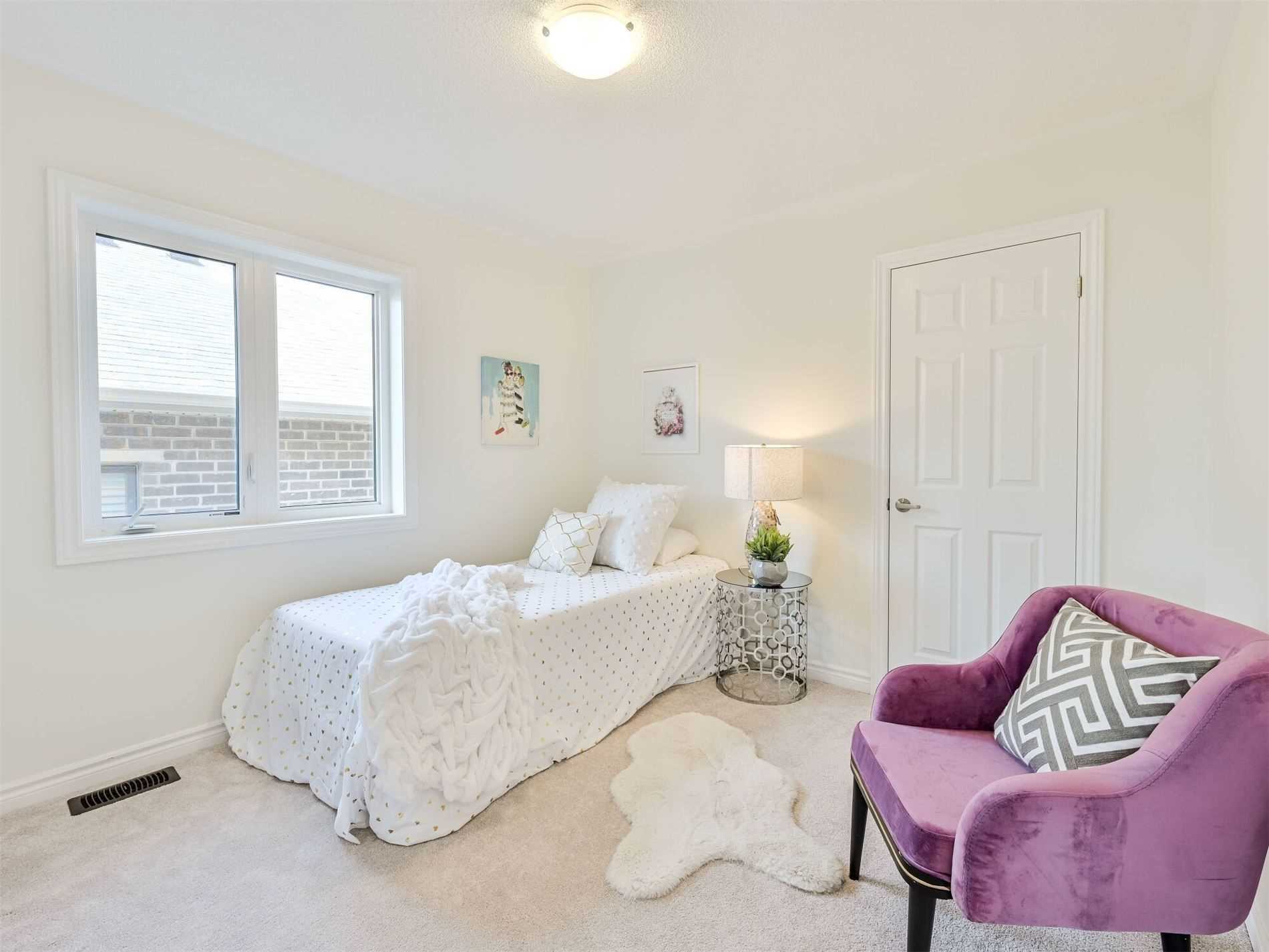 20 Lockyer Dr