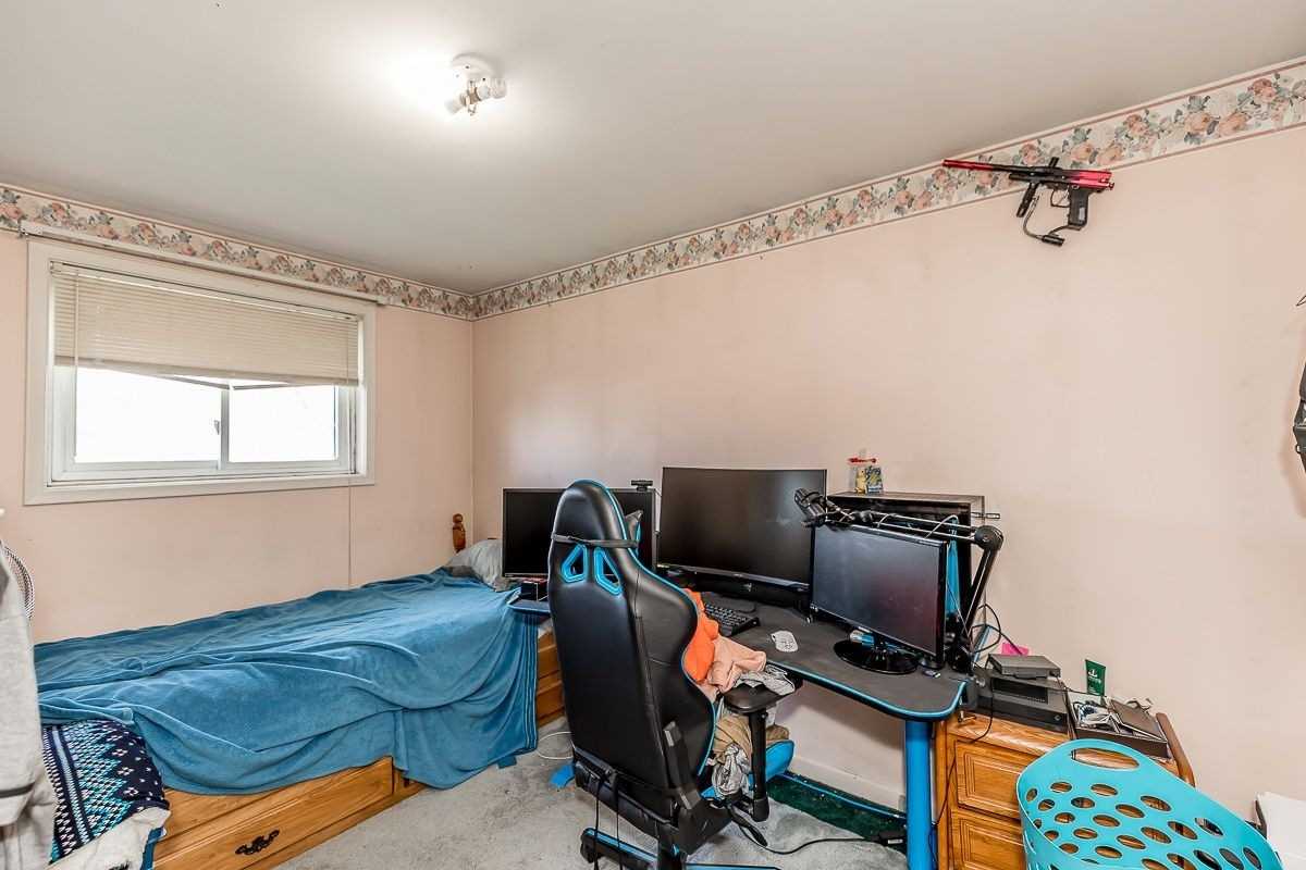 1337 Poprad Ave