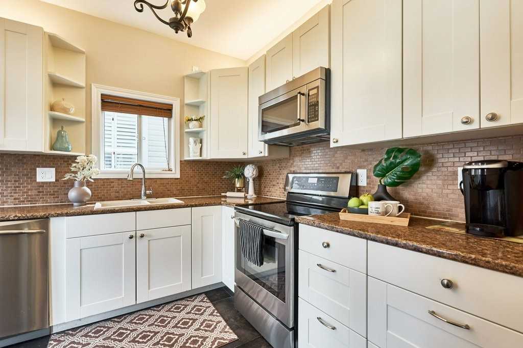 6 Brookvalley Ave