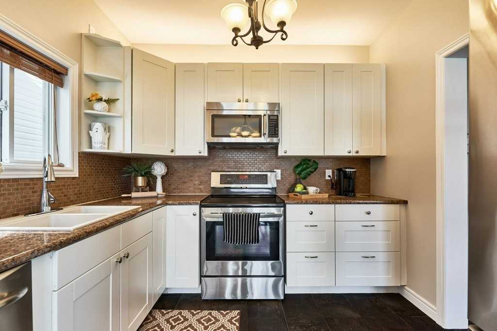 6 Brookvalley Ave
