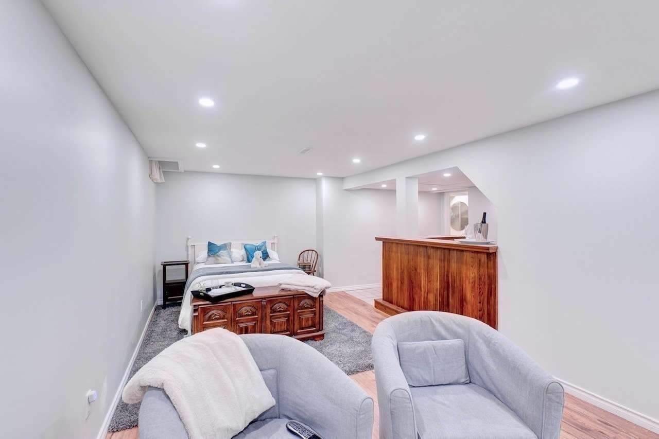 899 Finley Ave
