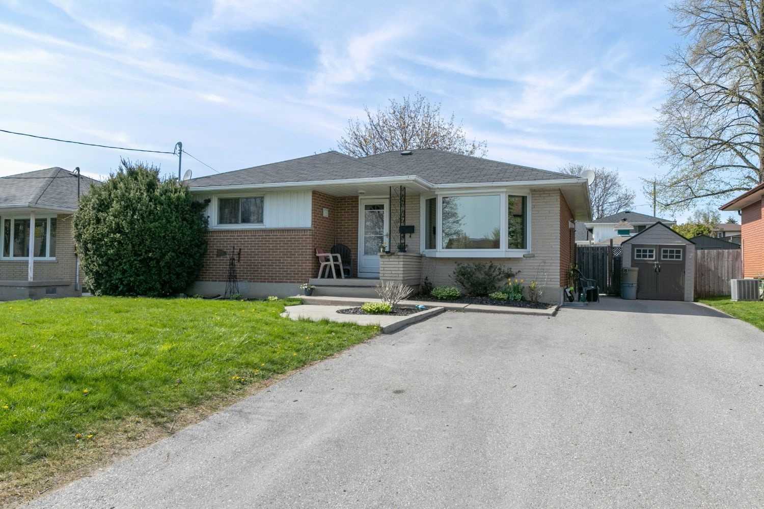 81 Parkway Cres