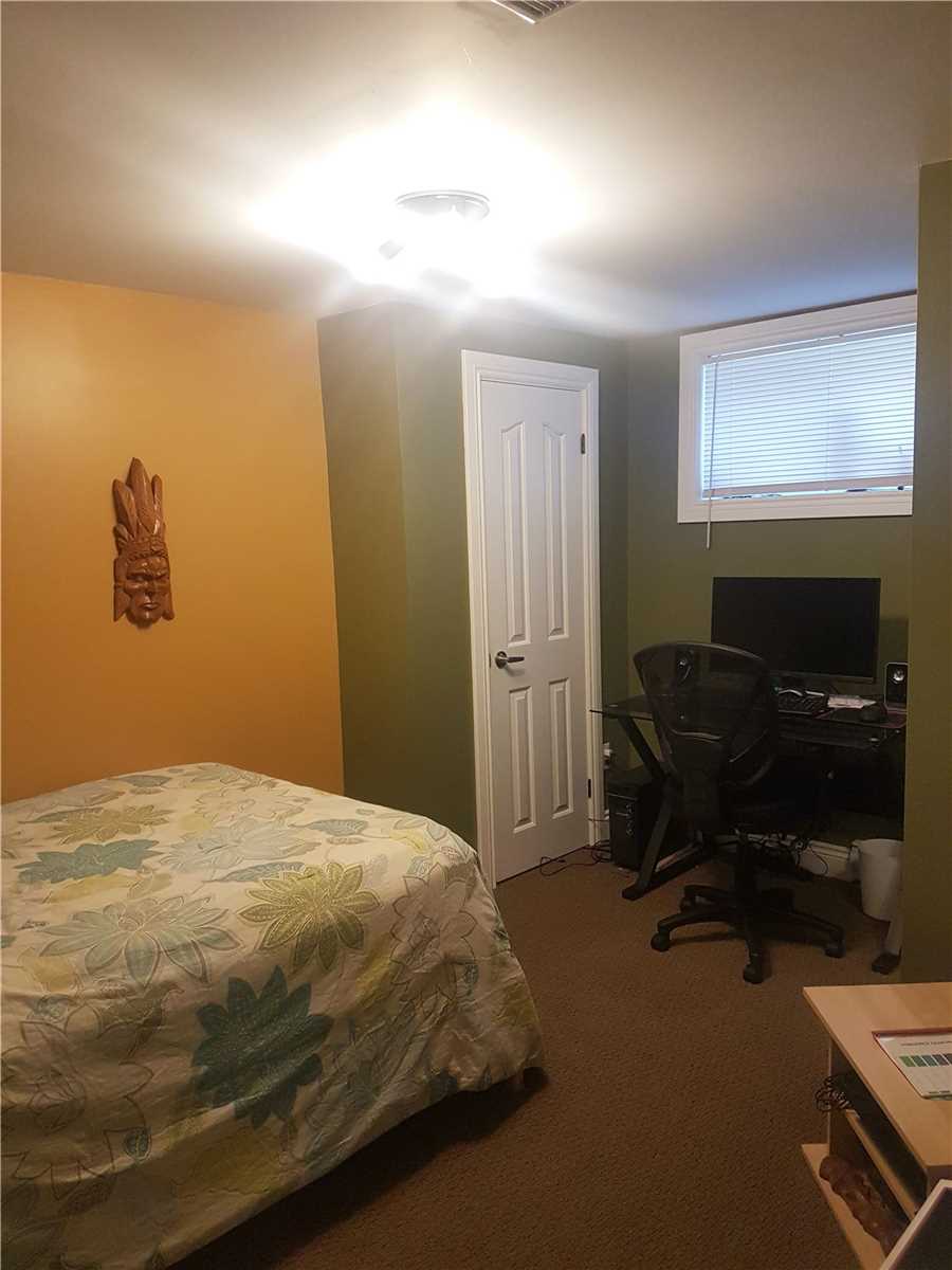 81 Parkway Cres