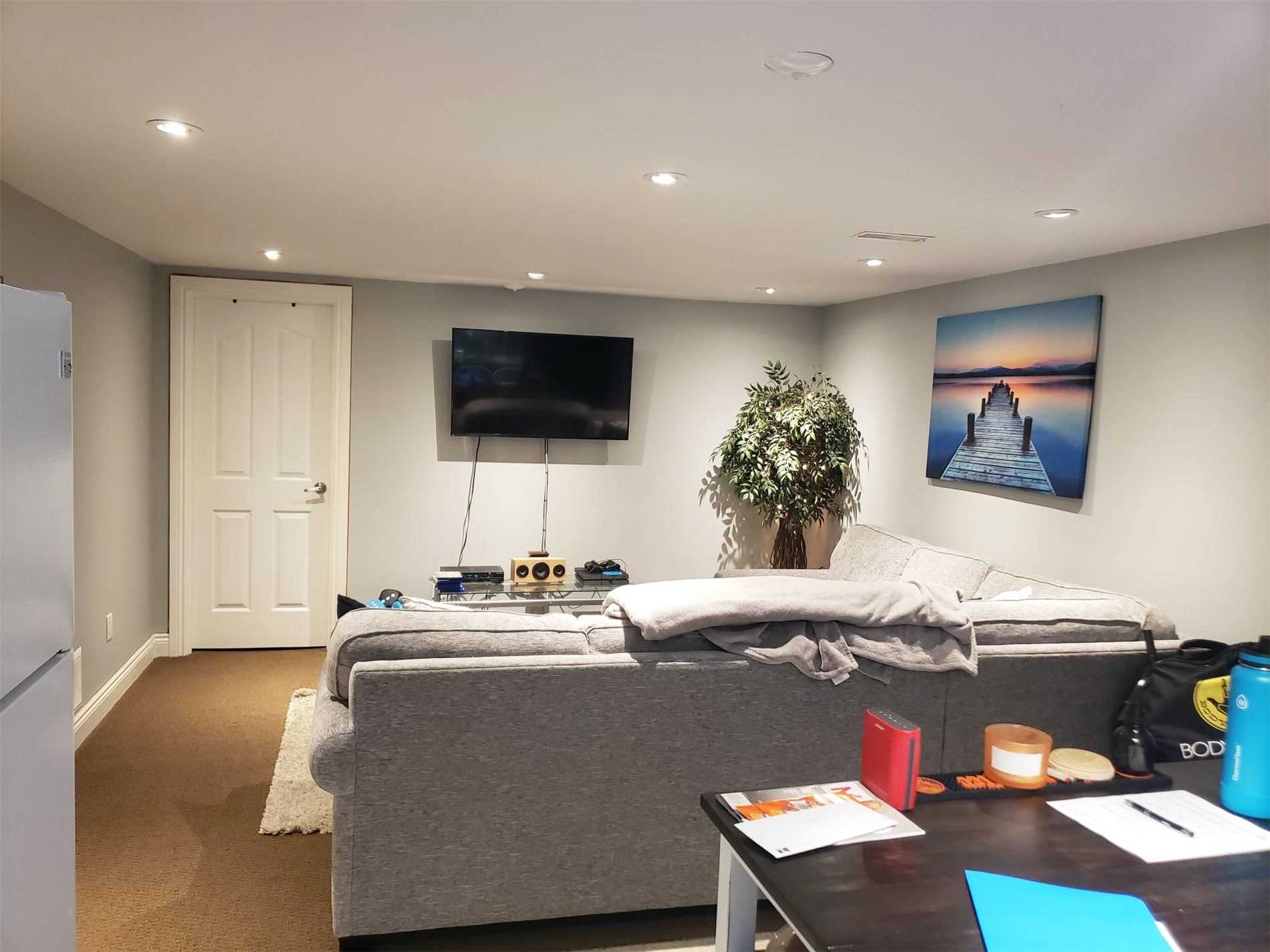 81 Parkway Cres