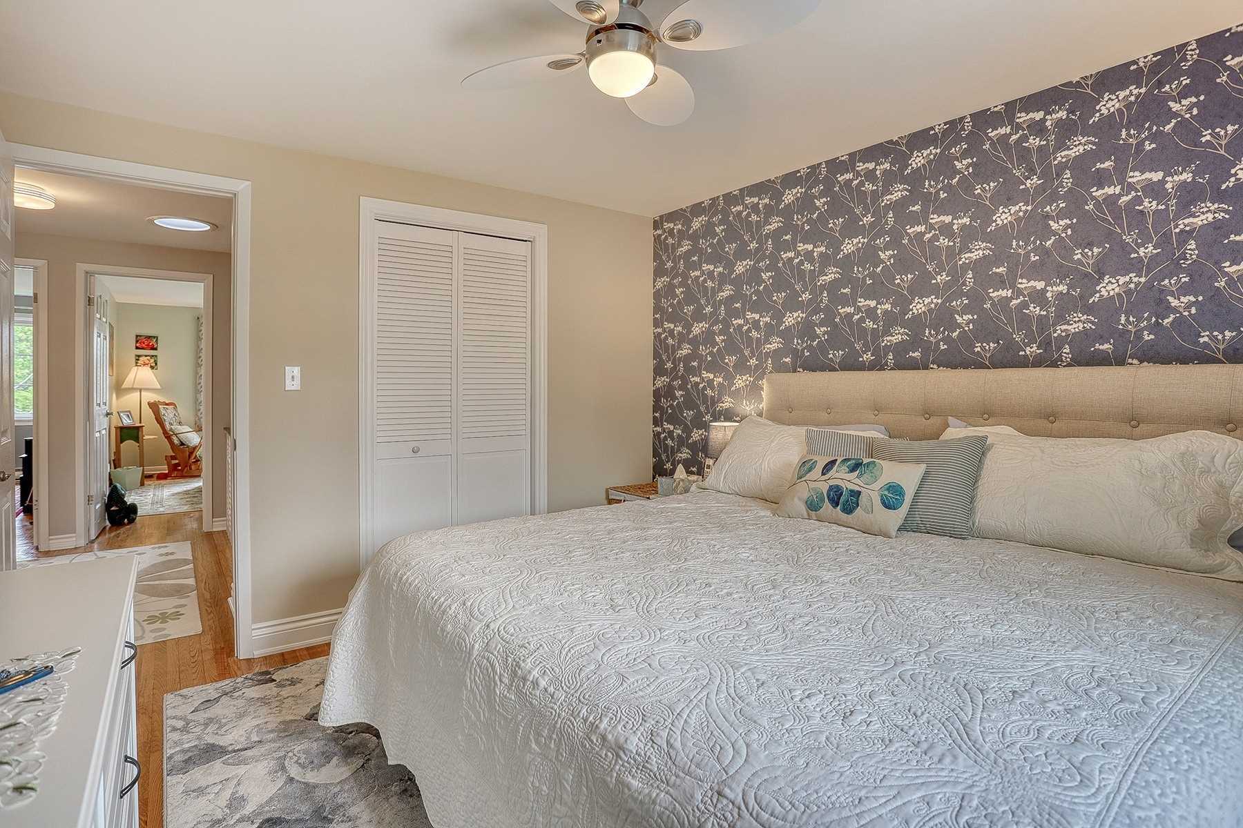 8 Lawrence Cres