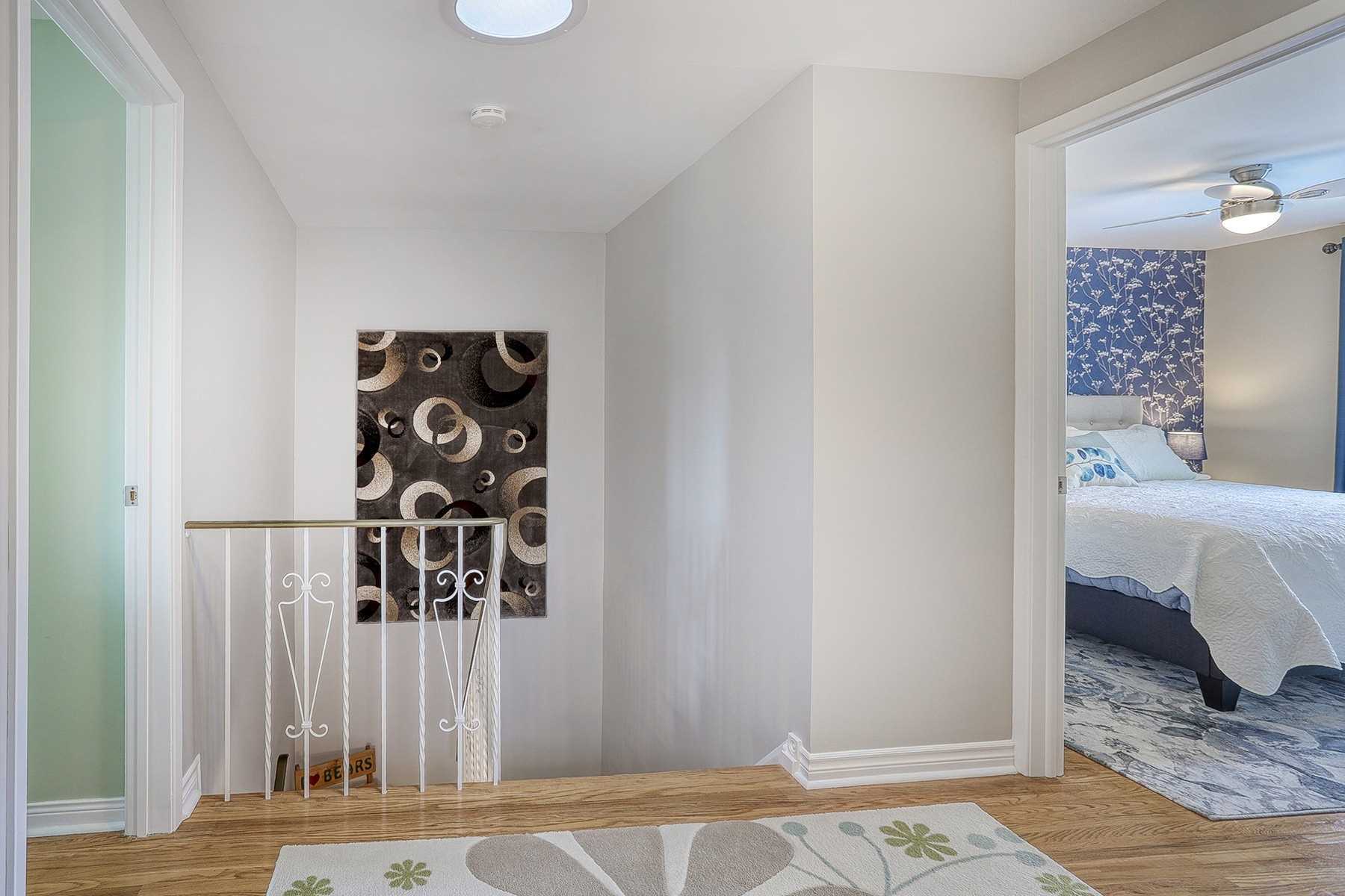 8 Lawrence Cres