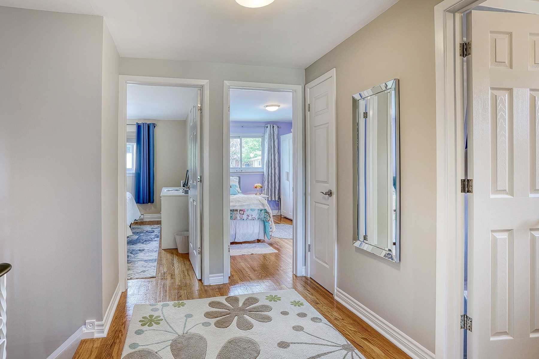 8 Lawrence Cres
