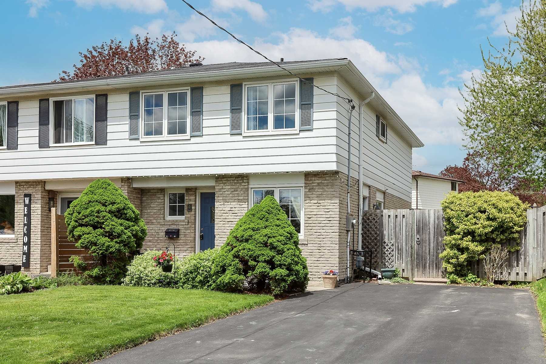 8 Lawrence Cres