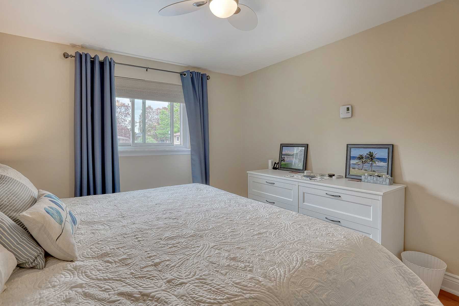 8 Lawrence Cres