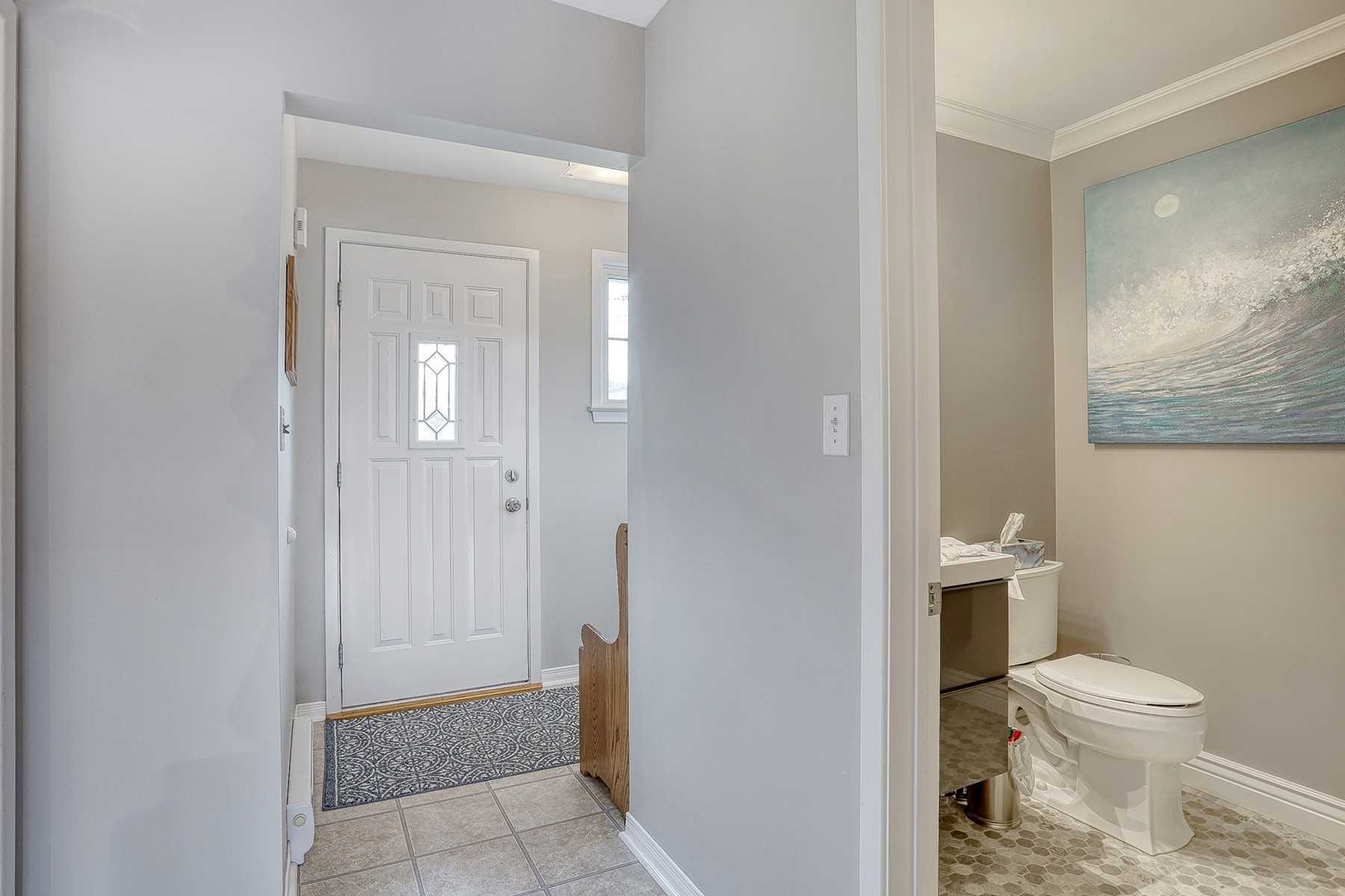 8 Lawrence Cres